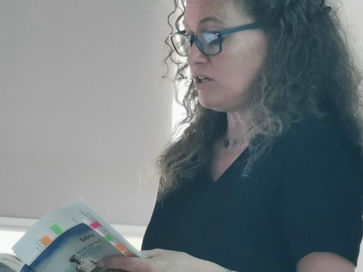 Sabine Grohs sprach mit Schülerinnen und Schülern des Poly Bludenz über ihr aktuelles Werk „Dönz“.