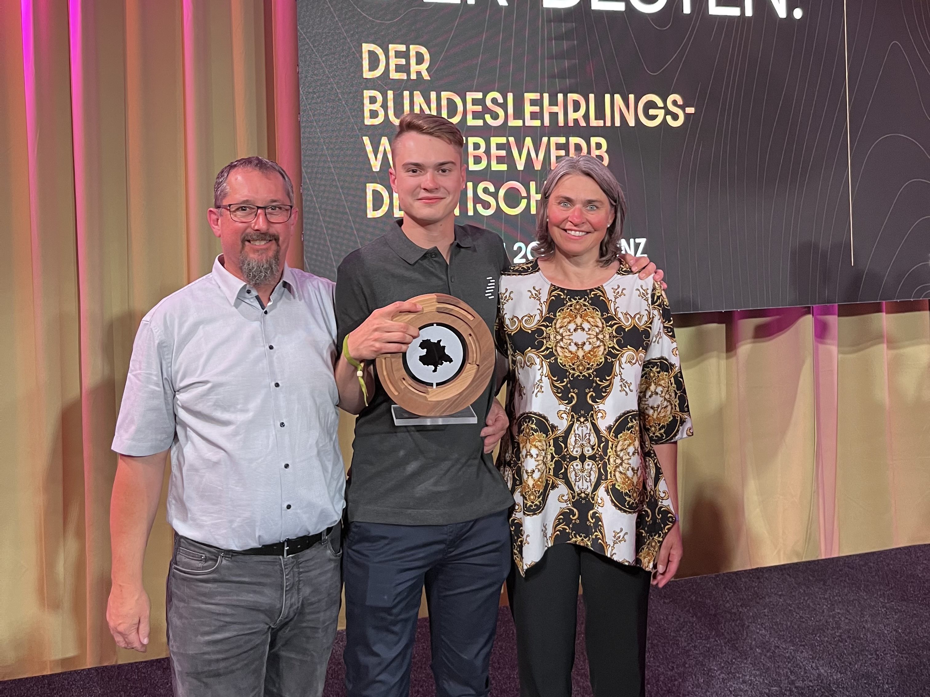 Maximilian Karg belegt den zweiten Platz beim Bundeslehrlingswettbewerb der Tischler.