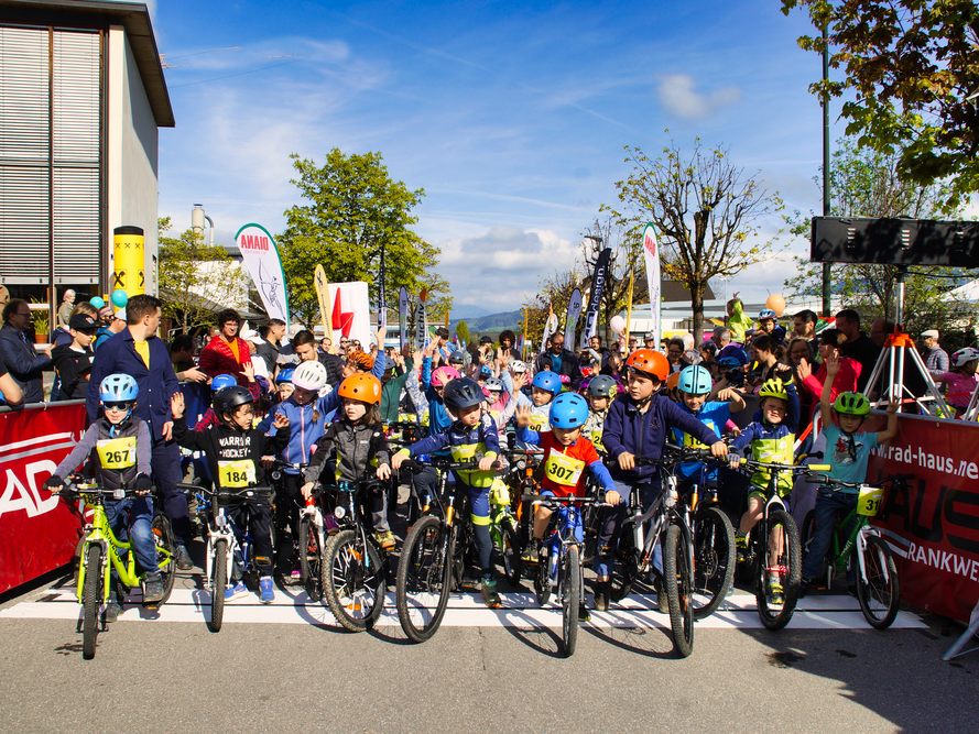 Im Anschluss an den Start der Profis können die Kleinen beim Käferle Cup mitmachen. Im Anschluss an den Start der Profis können die Kleinen beim Käferle Cup mitmachen.