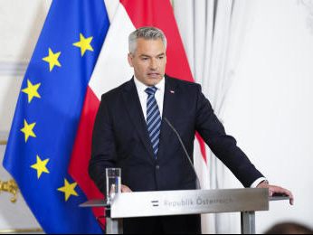 Zwei Österreicher wurden aus iranischer Haft entlassen. Bundeskanzler Karl Nehammer (ÖVP) sprach von einem "riesengroßen diplomatischen Erfolg".