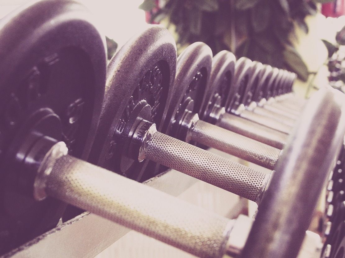 Ein 28-Jähriger steht am 14. Juni vor Gericht, weil er seine Freundin, die in einem Fitnesscenter arbeitet, mit dem Messer und Hantelscheiben schwer verletzt hat. Ein 28-Jähriger steht am 14. Juni vor Gericht, weil er seine Freundin, die in einem Fitnesscenter arbeitet, mit dem Messer und Hantelscheiben schwer verletzt hat.