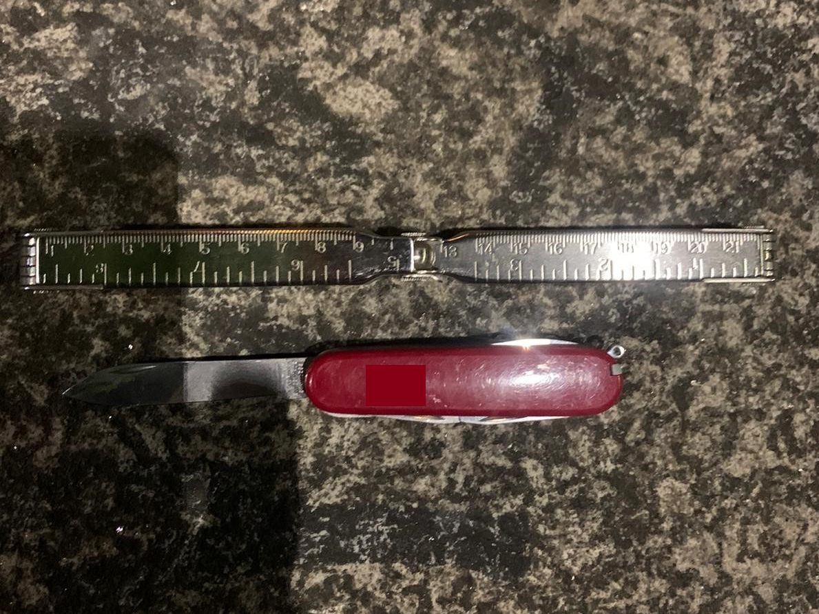 Mit einem Taschenmesser wurde ein Türsteher bedroht. Mit einem Taschenmesser wurde ein Türsteher bedroht.