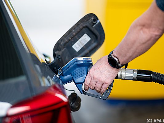 Diesel und Superbenzin waren zuletzt viel billiger als vor einem Jahr Diesel und Superbenzin waren zuletzt viel billiger als vor einem Jahr