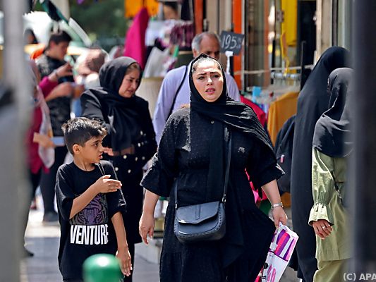 Iran verschärft umstrittene Strafreform der Kopftuchpflicht Iran verschärft umstrittene Strafreform der Kopftuchpflicht