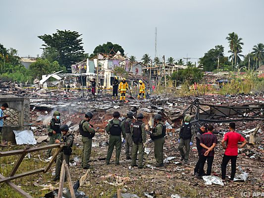 Spur der Verwüstung nach Explosion gelagerter Feuerwerke in Thailand Spur der Verwüstung nach Explosion gelagerter Feuerwerke in Thailand