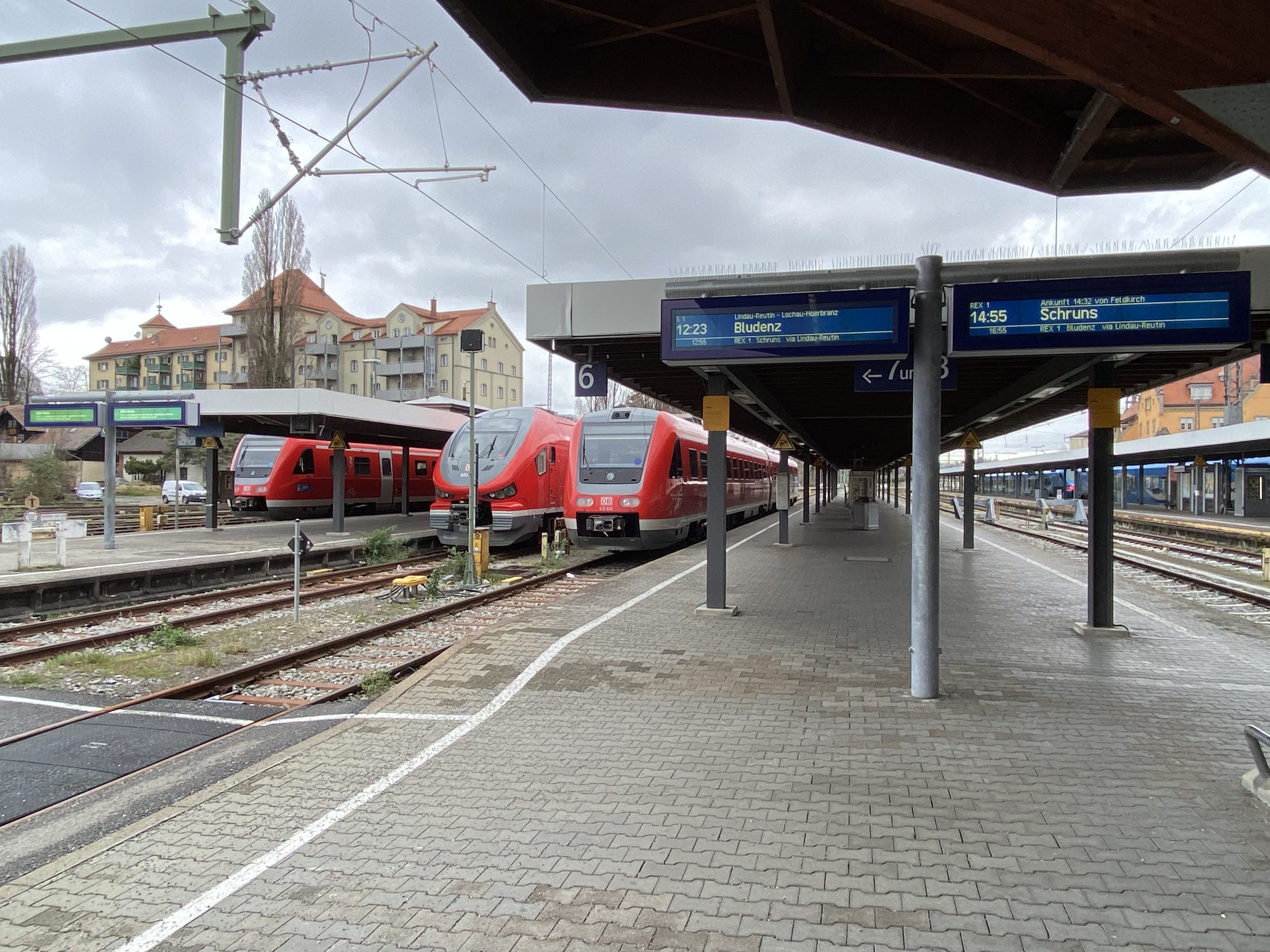 Am Lindauer Bahnhof steht der Zugverkehr derzeit still.