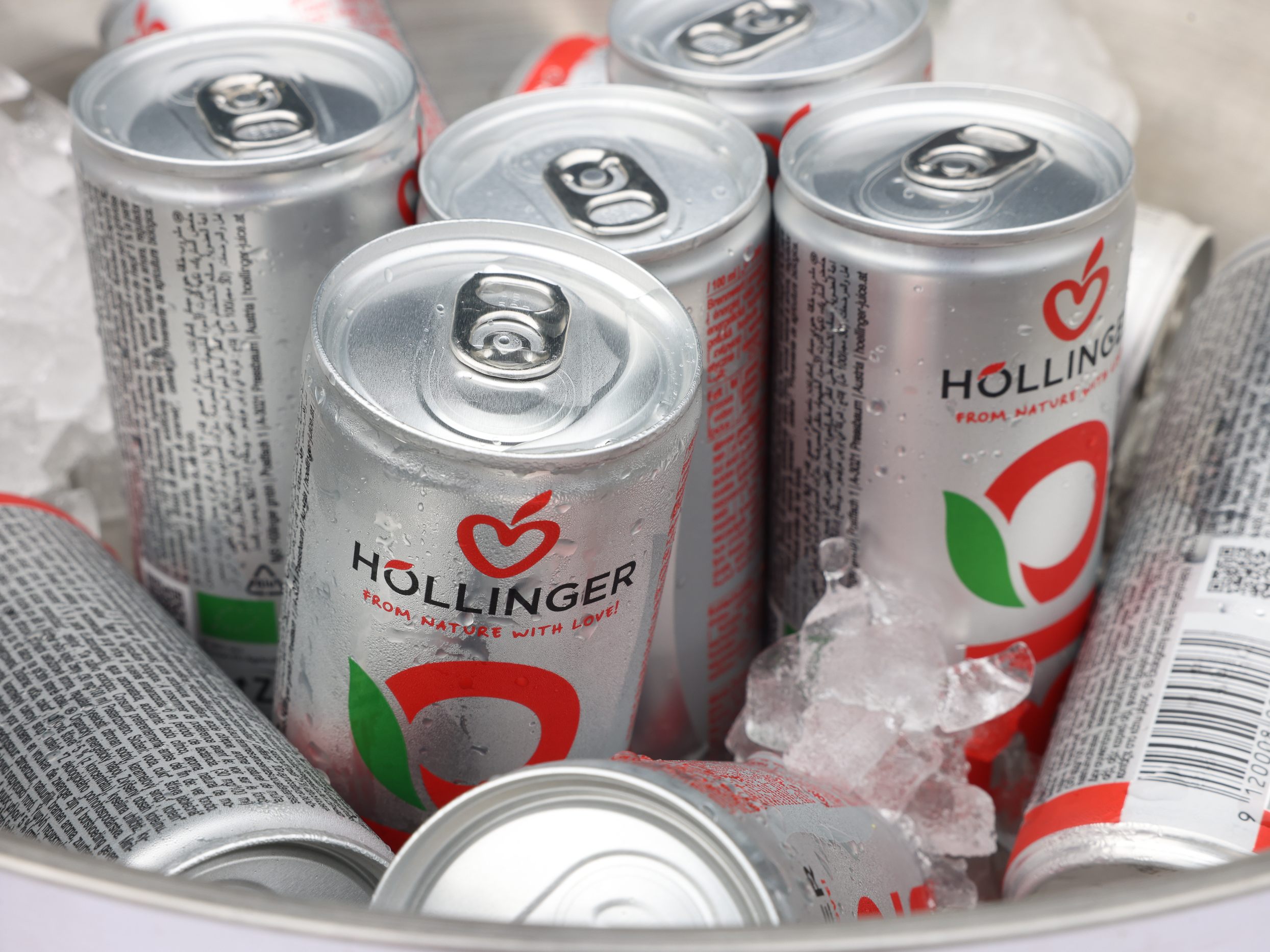 Beim Gewinnspiel verlosen wir drei Trays des neuen Bio Energy Drinks von Höllinger.