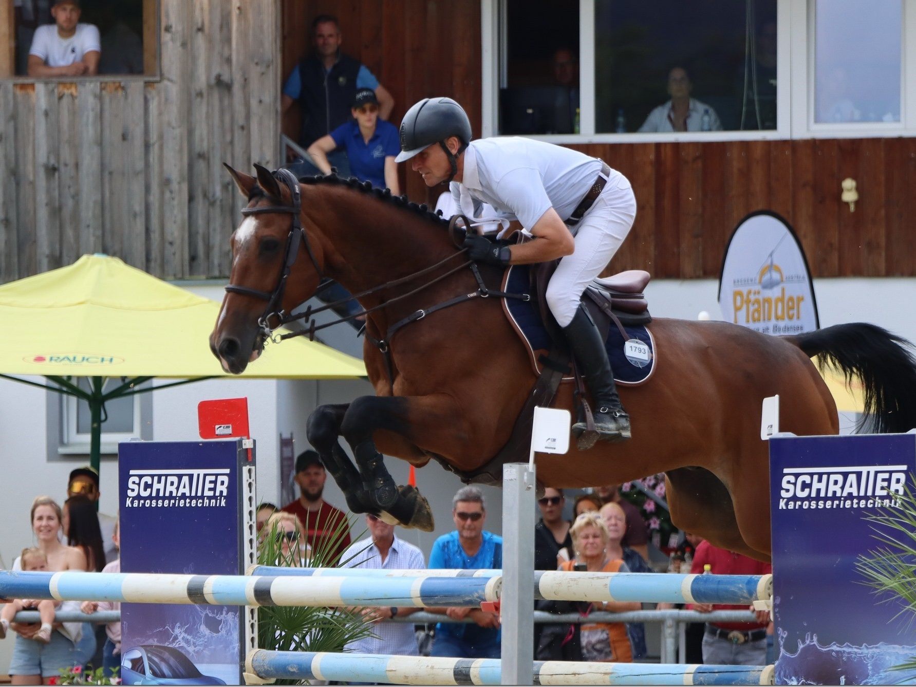 Rob Raskin gewann den Hauptbewerb am Pferdehof Bösch in Rankweil. Rob Raskin gewann den Hauptbewerb am Pferdehof Bösch in Rankweil.