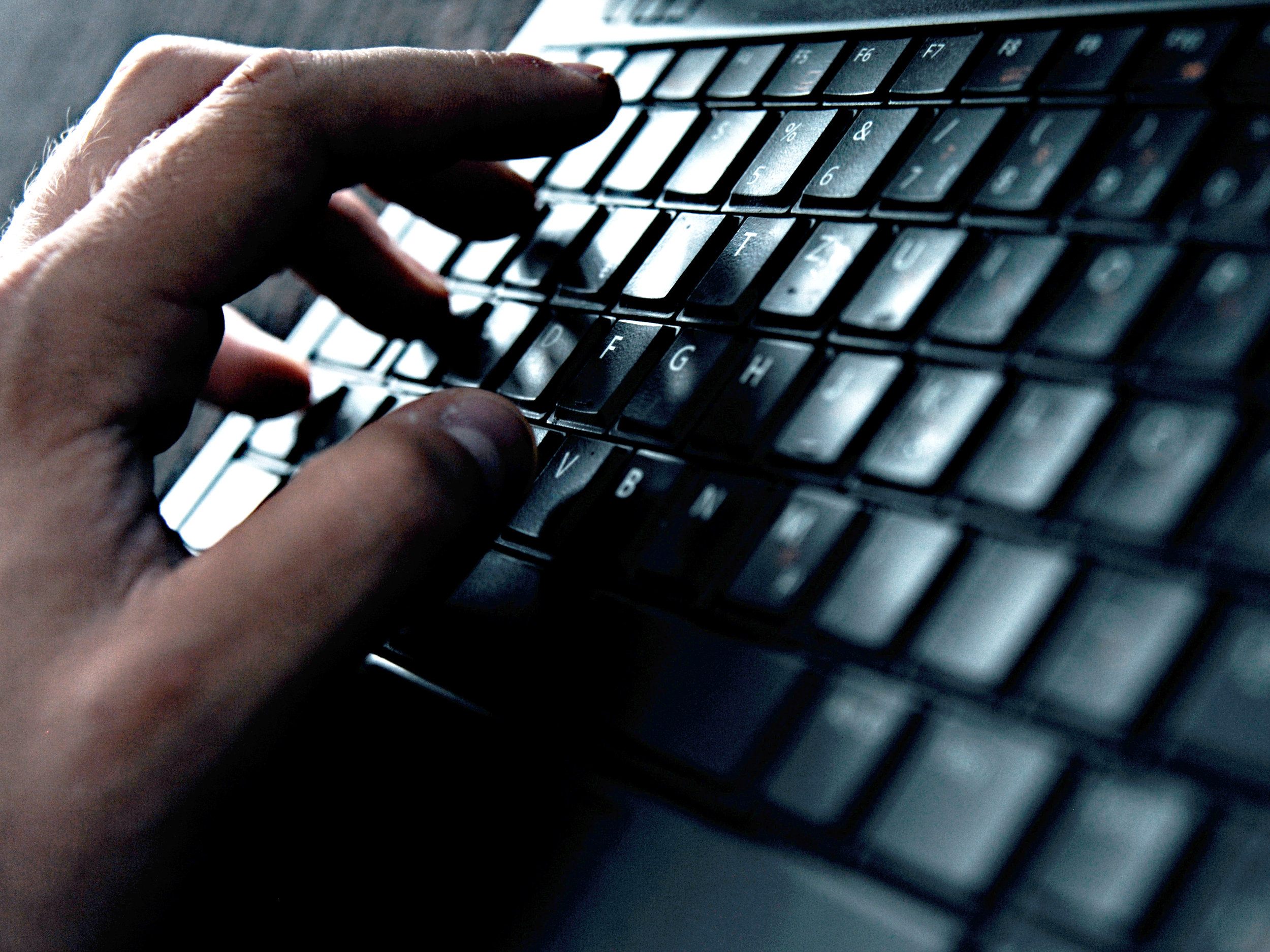 Ein Salzburger verlor über 100.000 Euro an Internetbetrüger.