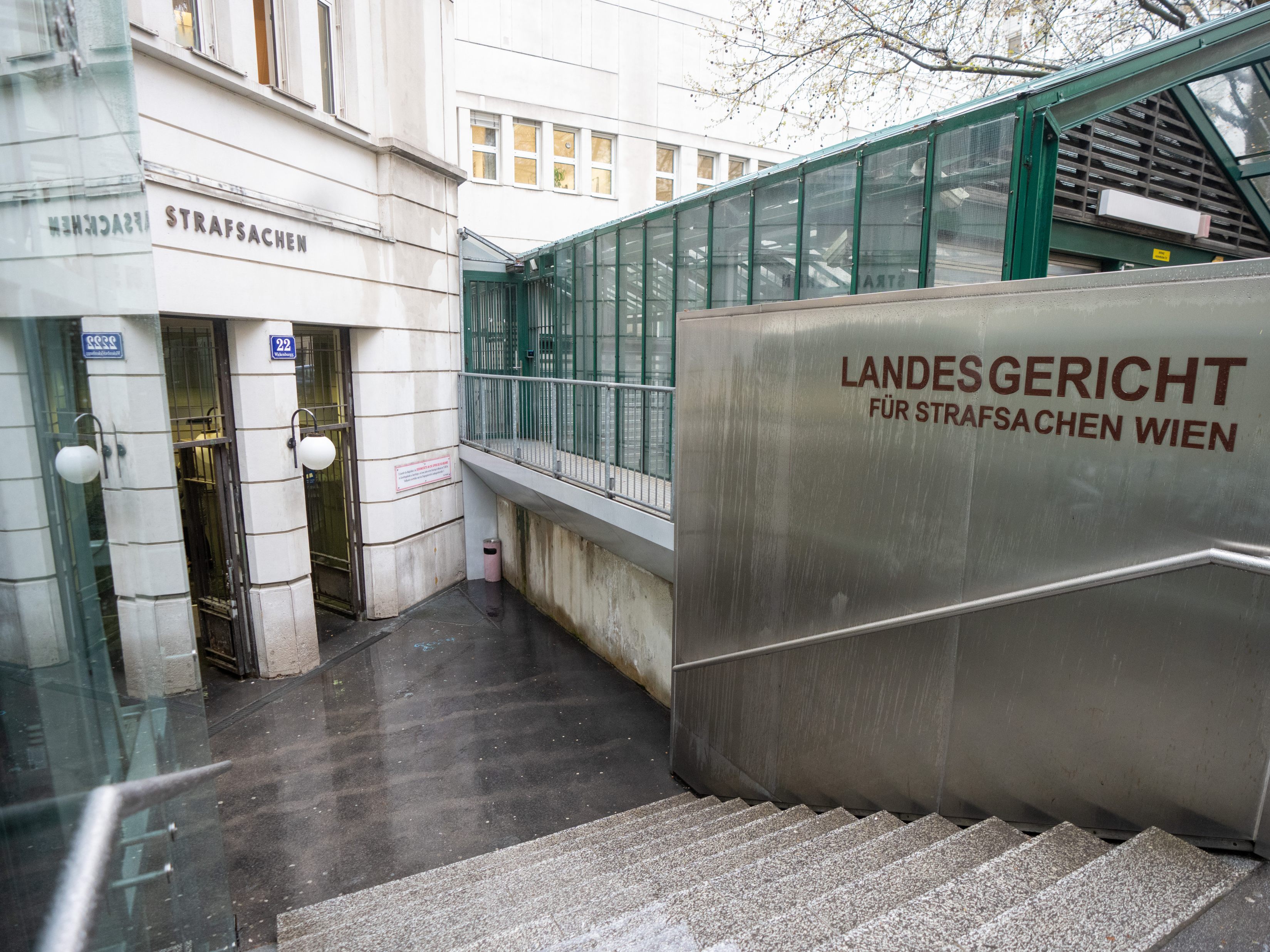 Am Wiener Landesgericht wurden die Ex-BVT-Beamten freigesprochen. Am Wiener Landesgericht wurden die Ex-BVT-Beamten freigesprochen.