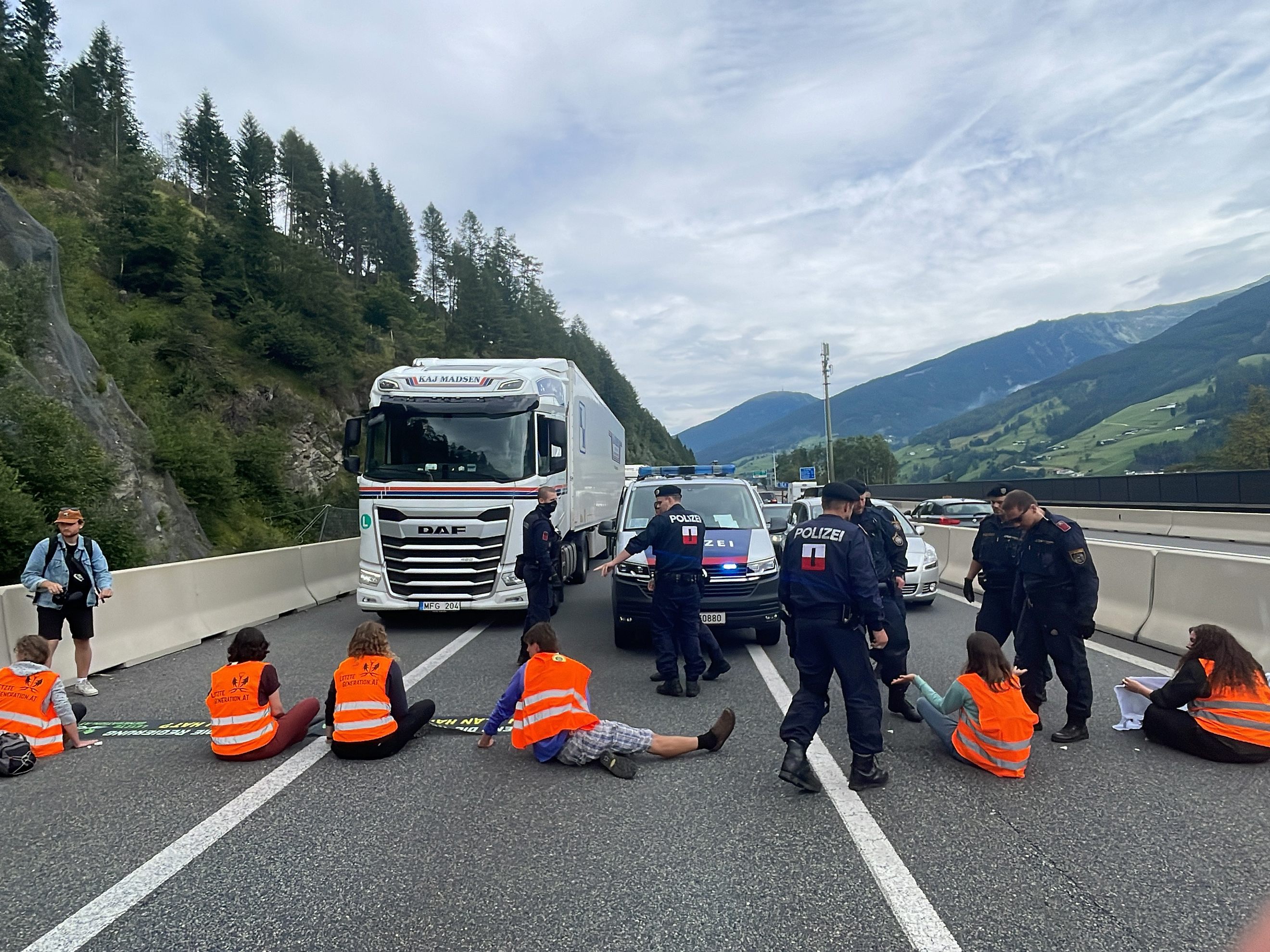 KLIMAAKTIVISTEN BLOCKIERTEN BRENNERAUTOBAHN