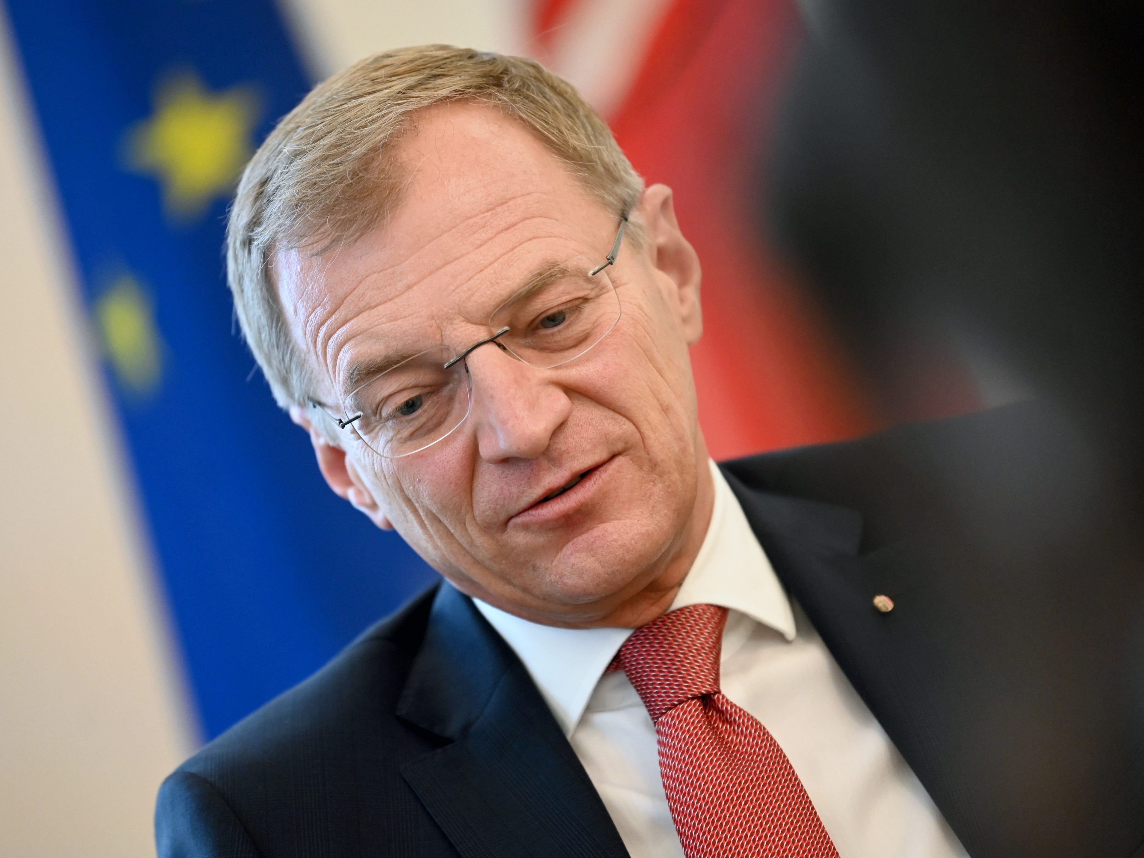 Nach Waffenfund in OÖ: Stelzer pocht auf mehr Kompetenzen für Polizei.