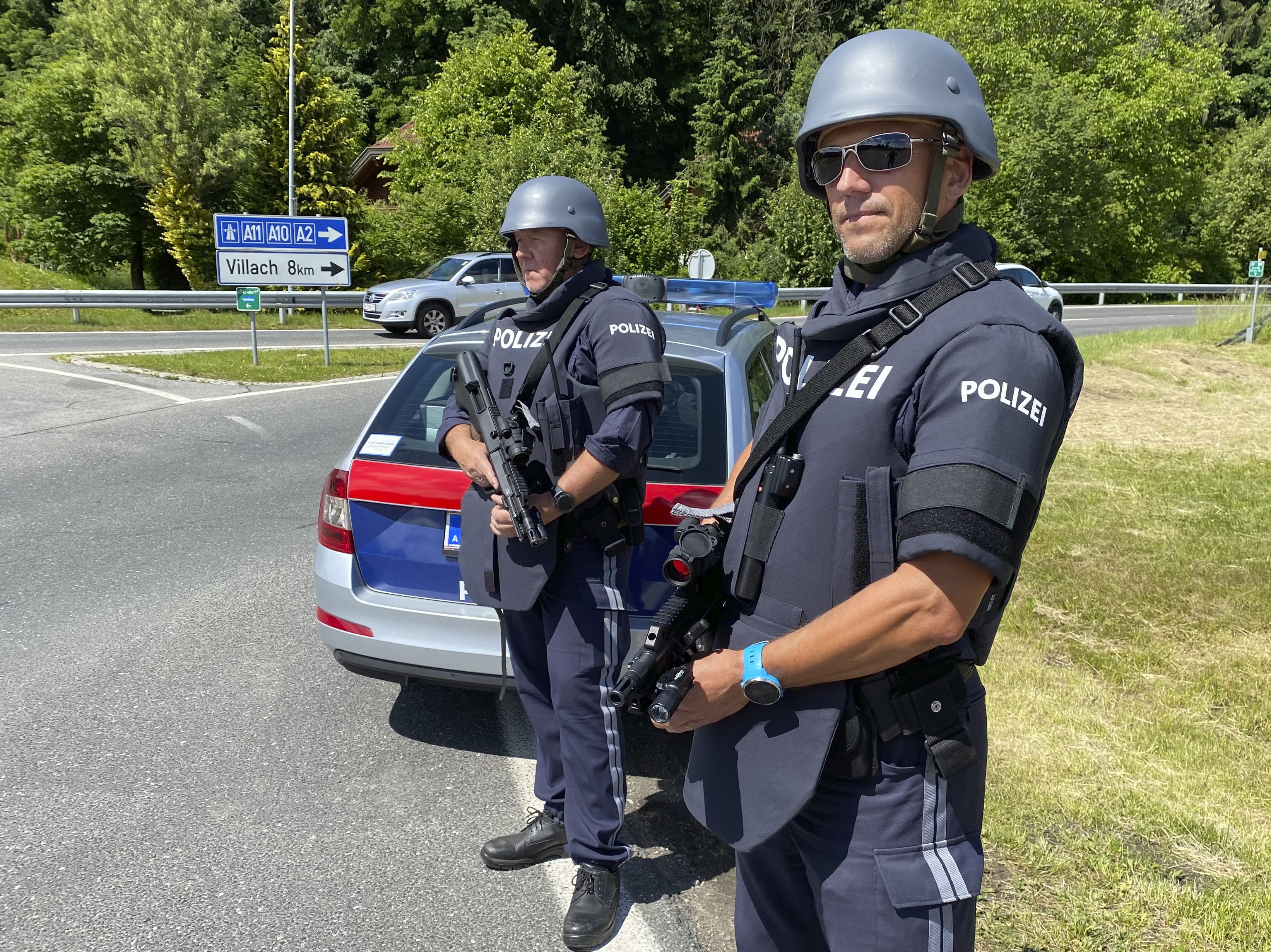 Die Razzien in Villach und Feldkirch in Kärnten durch die Cobra und die Polizei dauerten auch am Mittwoch noch an.