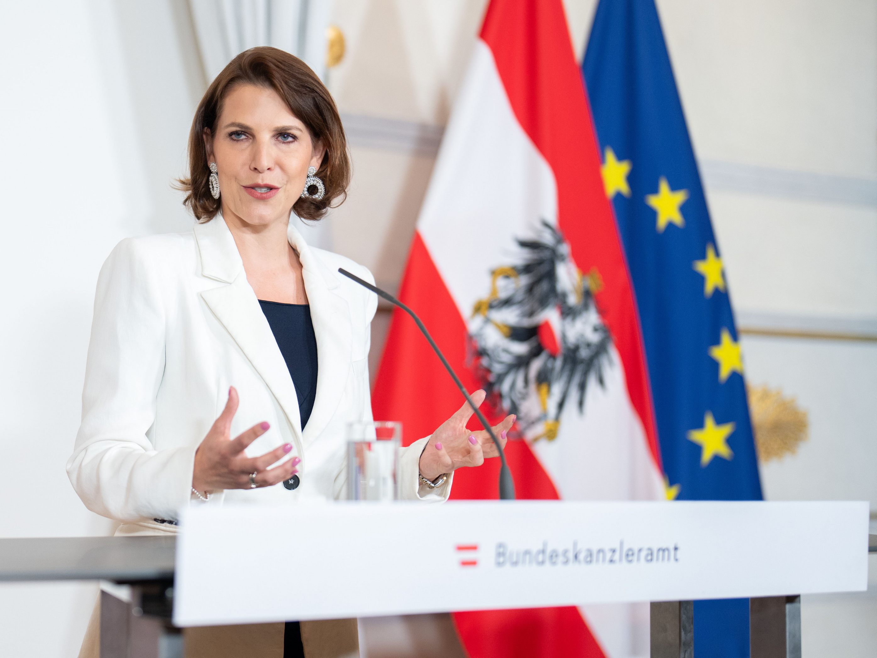 Verfassungsministerin Karoline Edtstadler vor dem Sommerministerrat. Verfassungsministerin Karoline Edtstadler vor dem Sommerministerrat.