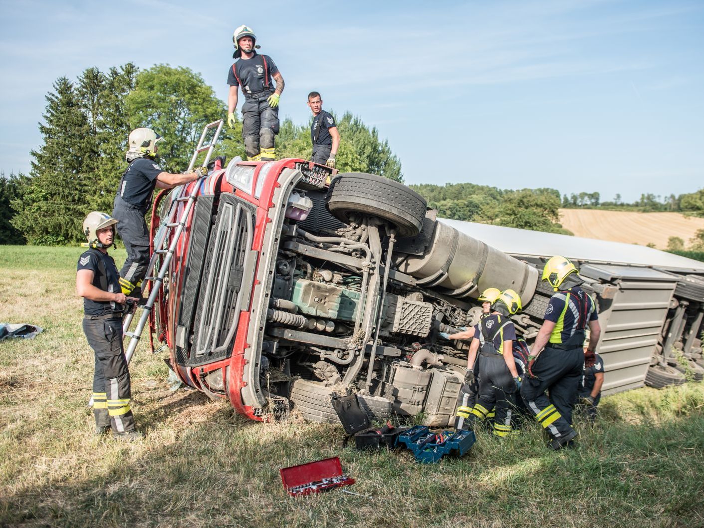 In Niederösterreich kippte ein LKW um.