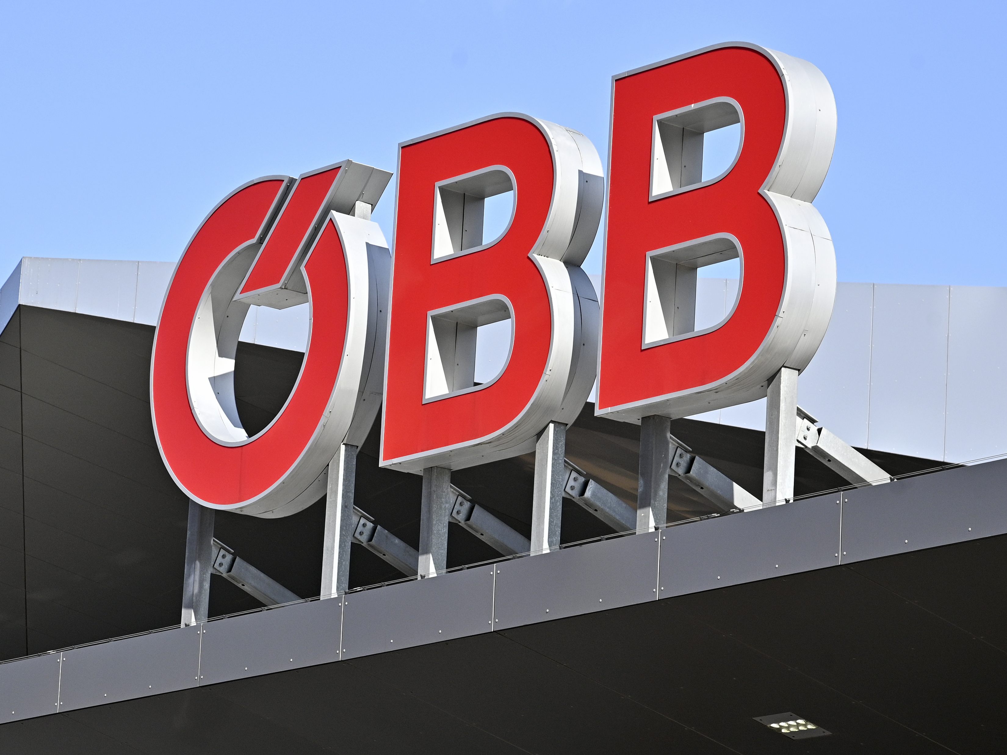 Die ÖBB investieren in neue Züge.