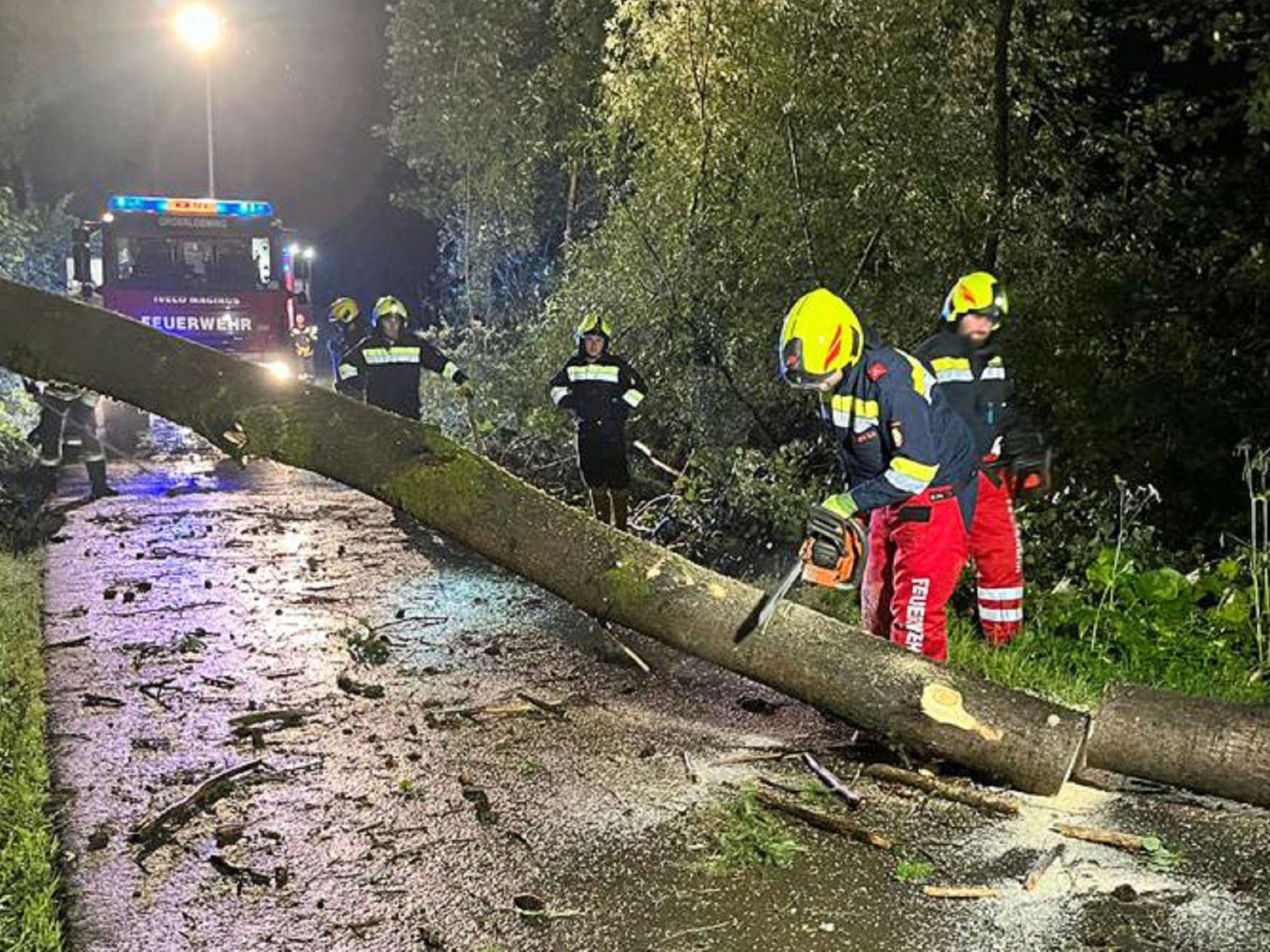In der Nacht auf Sonntag gab es über 50 Unwettereinsätze in der Steiermark.