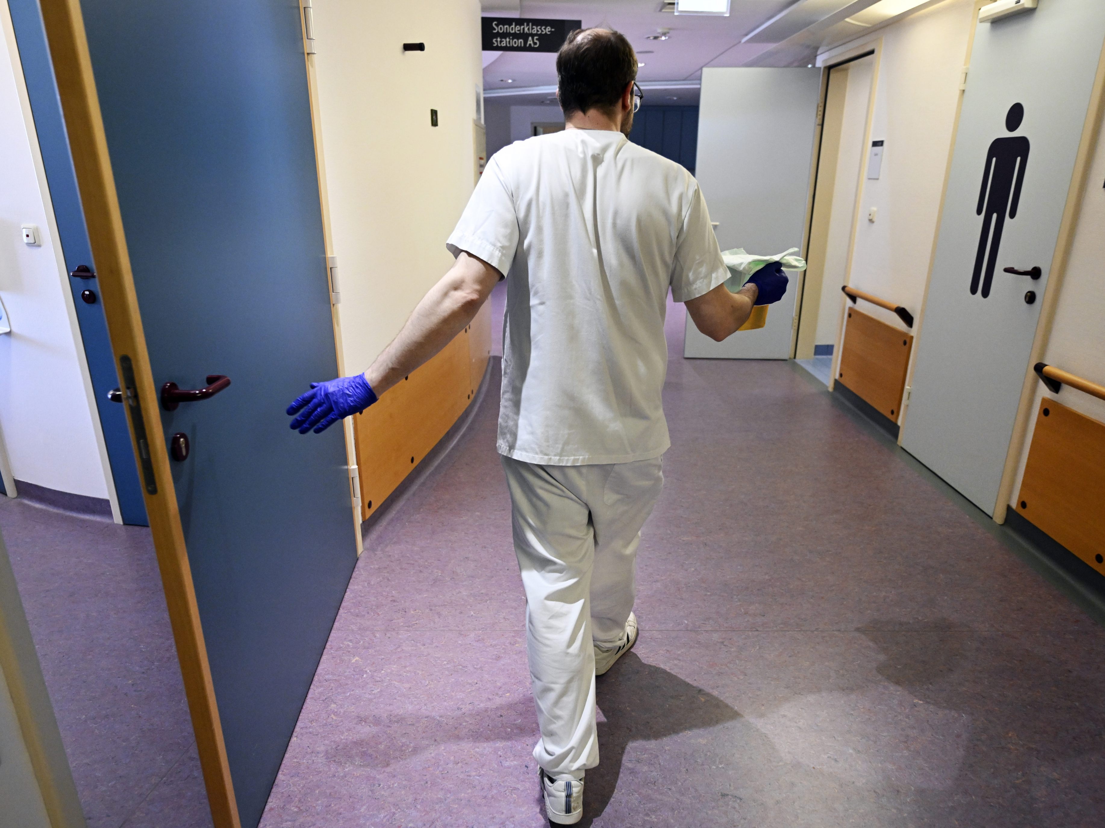 Zwei Drittel der befragten Pflegekräfte sehen die Versorgung leiden.