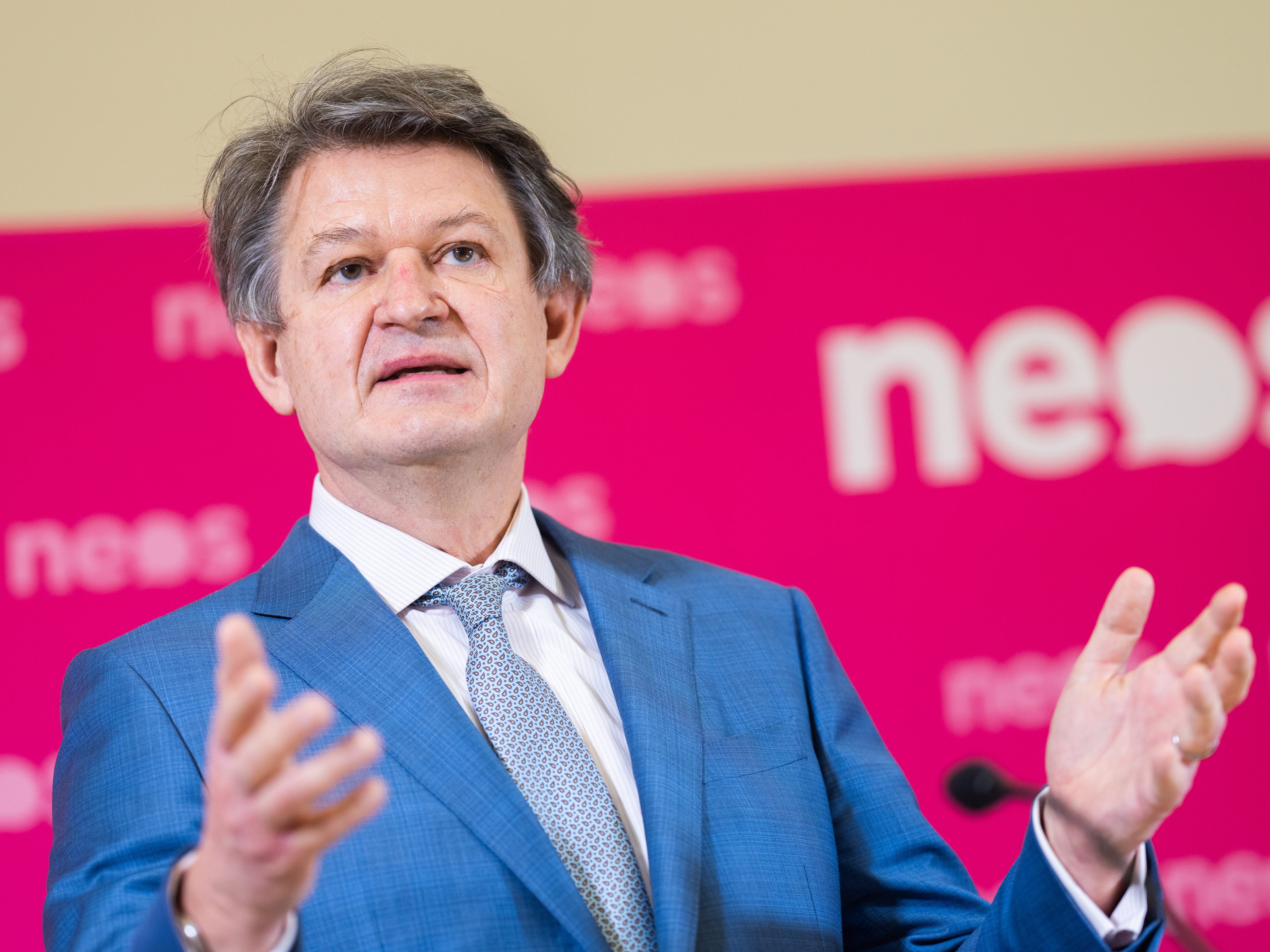 Helmut Brandstätter (NEOS) kritisiert die ausbleibende Hilfe für die Entminung in der Ukraine.