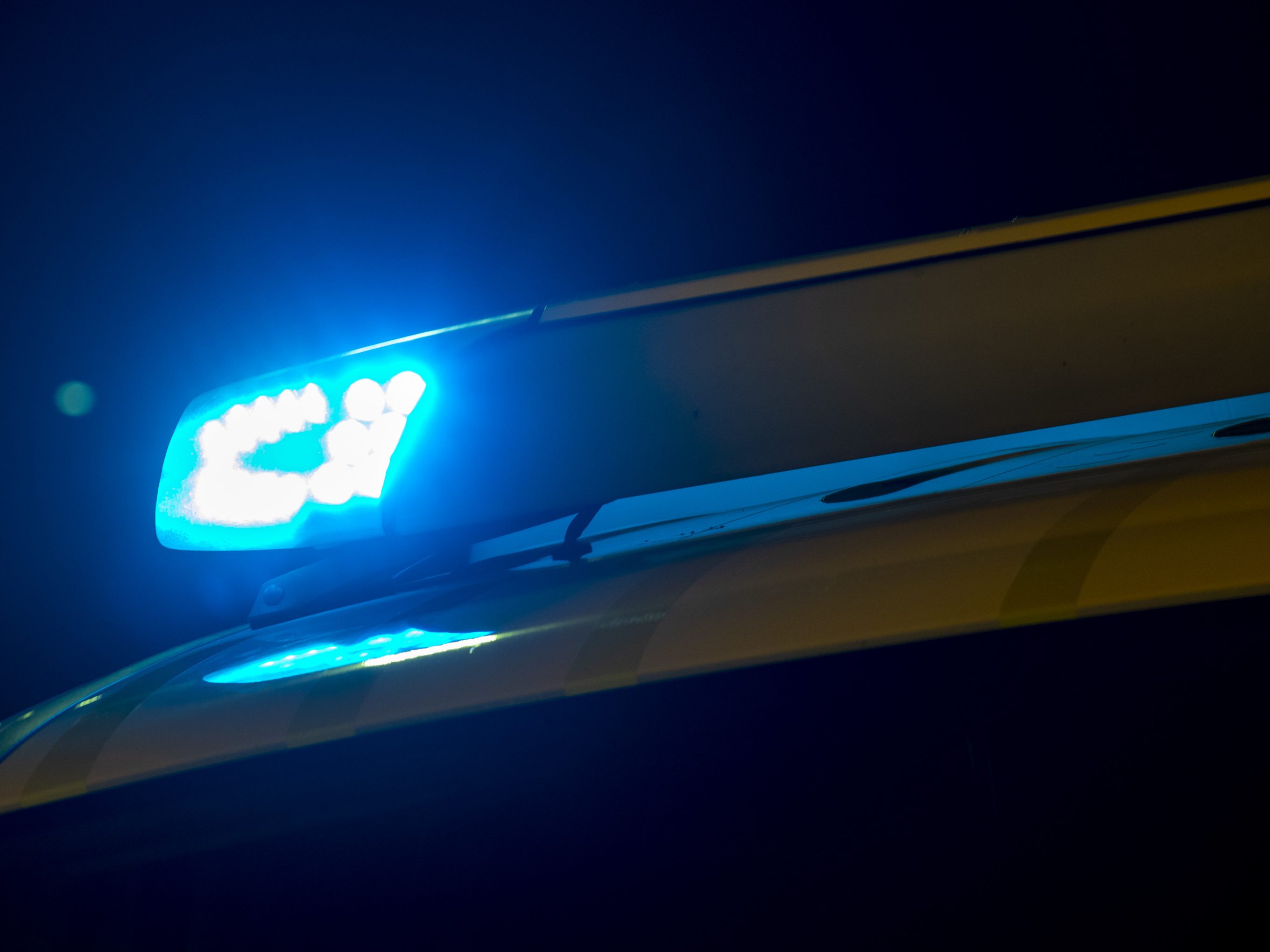 Zwei Personen wurden bei einem Bootsunfall auf der Donau verletzt. Zwei Personen wurden bei einem Bootsunfall auf der Donau verletzt.