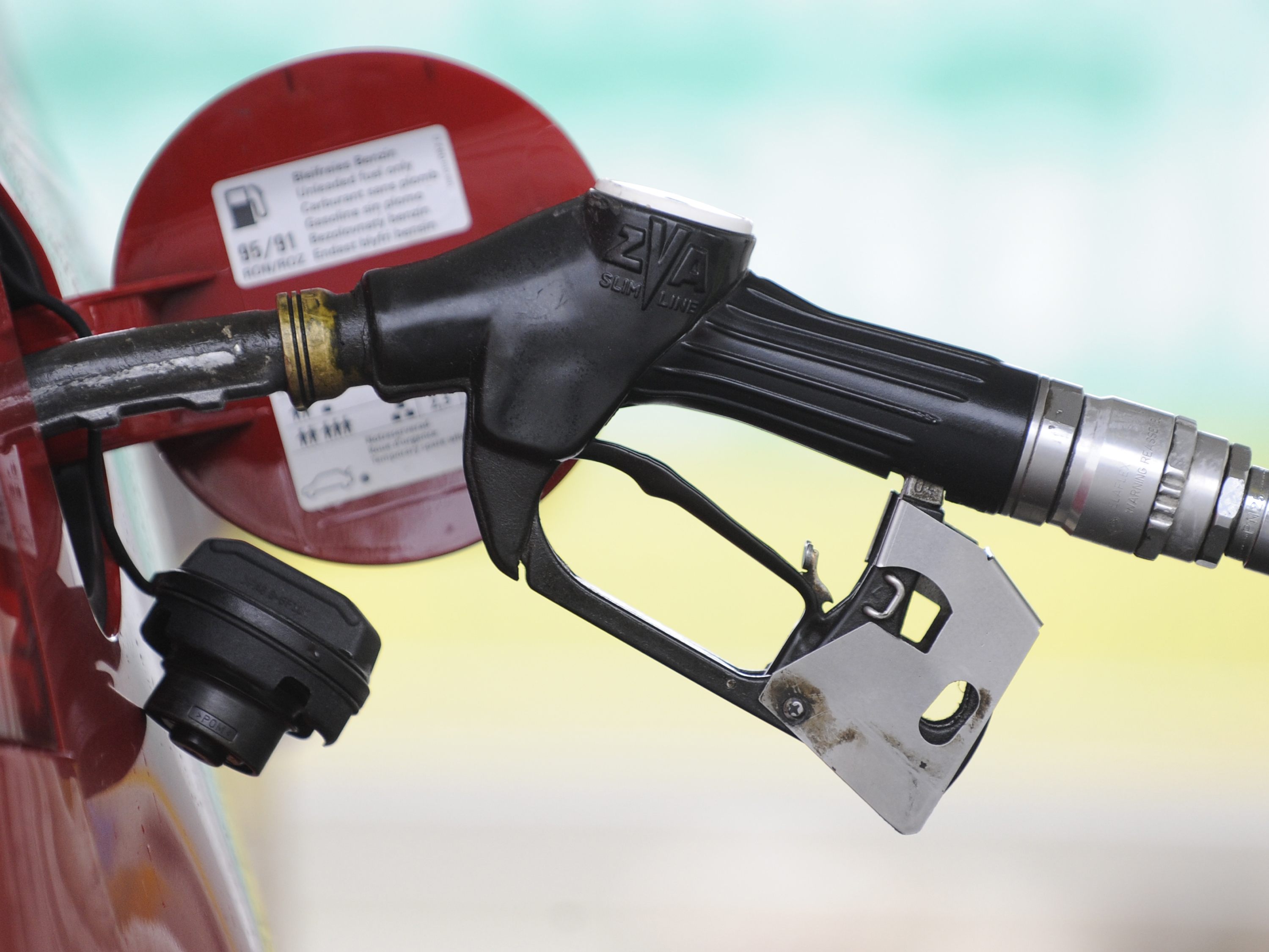 Die Tankfüllung im Juni war deutlich günstiger als im Vorjahr. Die Tankfüllung im Juni war deutlich günstiger als im Vorjahr.