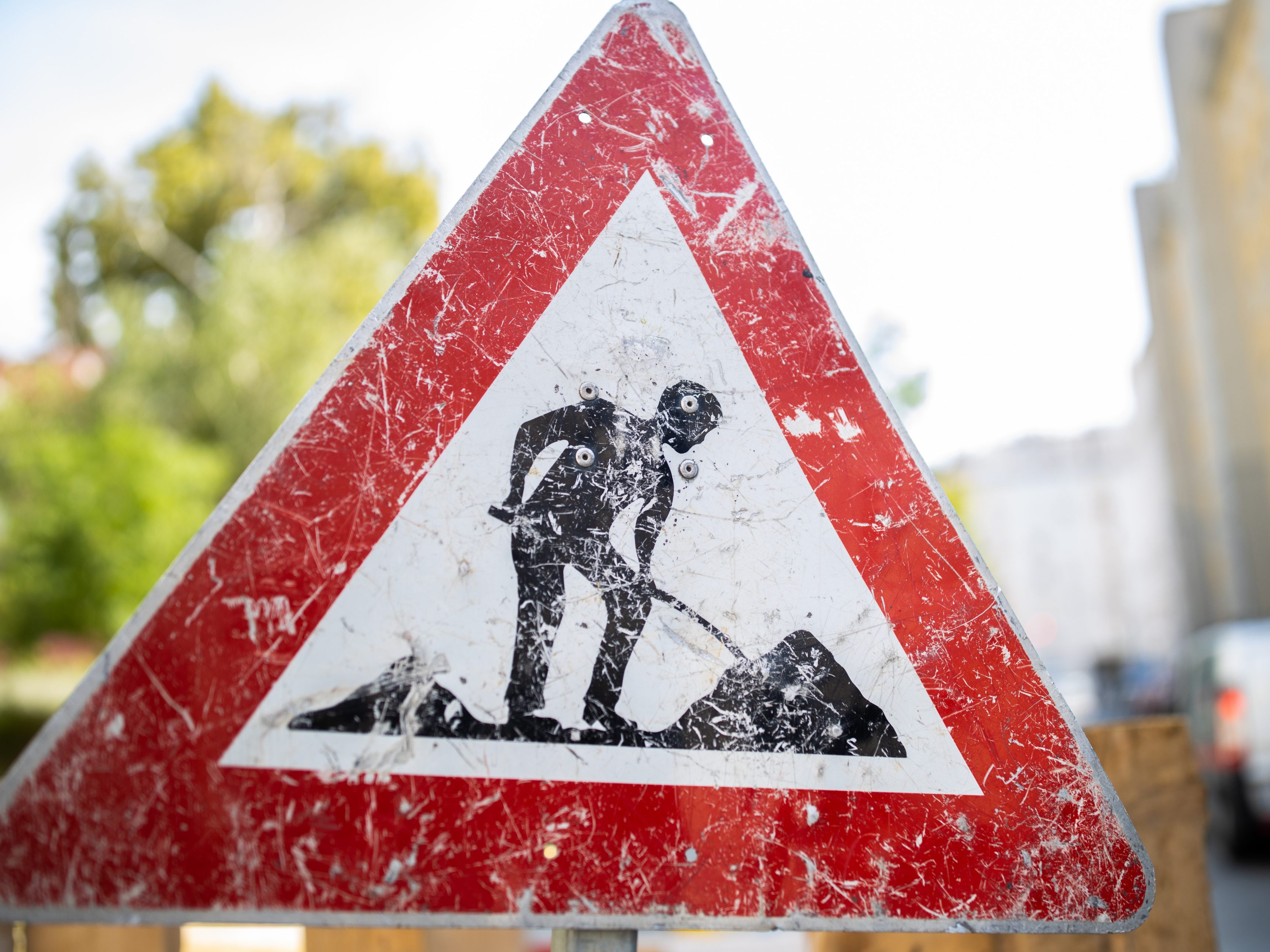 Am 10. Juli 2023 beginnen die Sanierungsarbeiten am Kreisverkehr Gerasdorfer Straße in Wien-Floridsdorf.