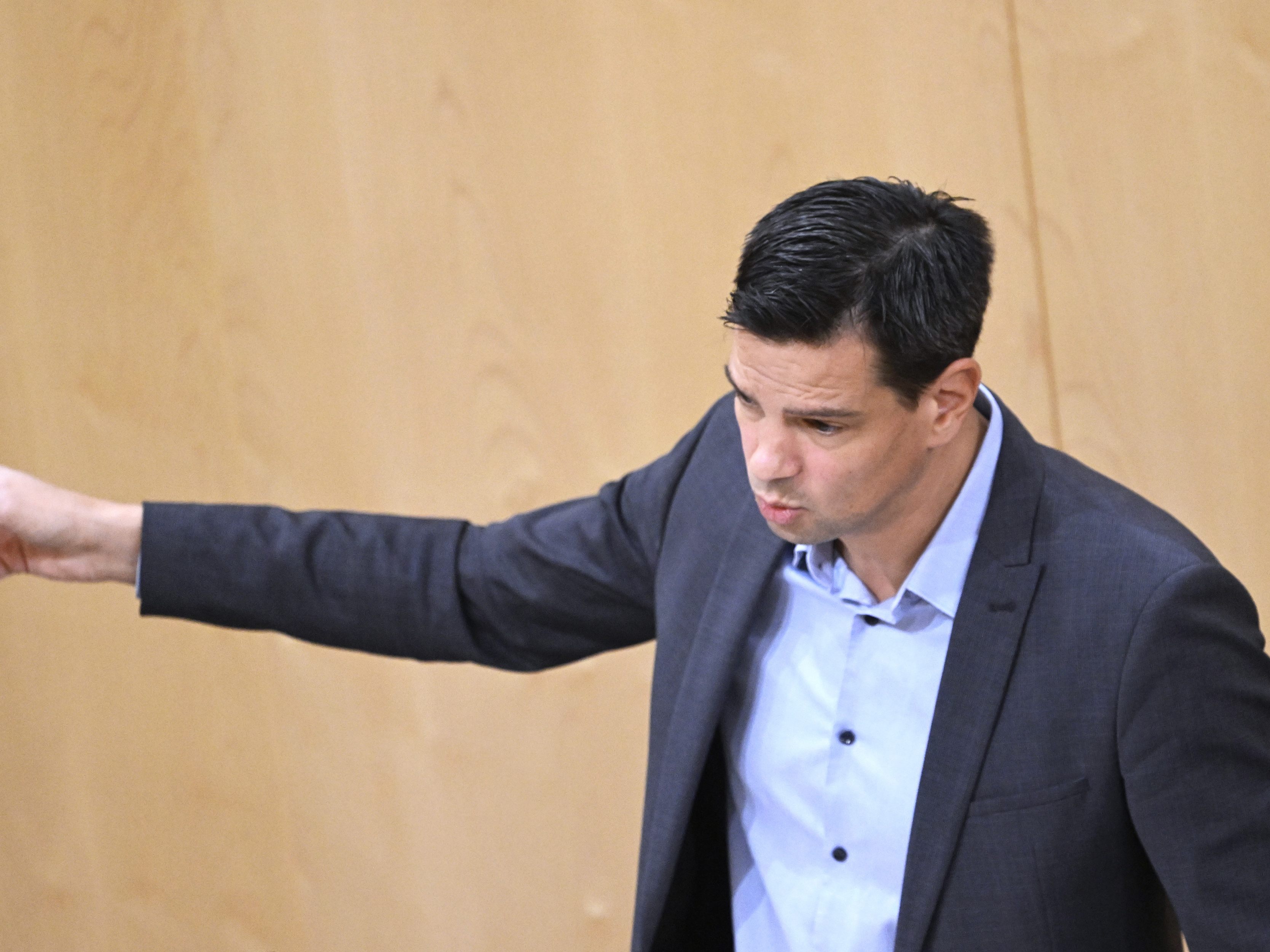 FPÖ-Sicherheitssprecher will "kompletten Asylstopp".