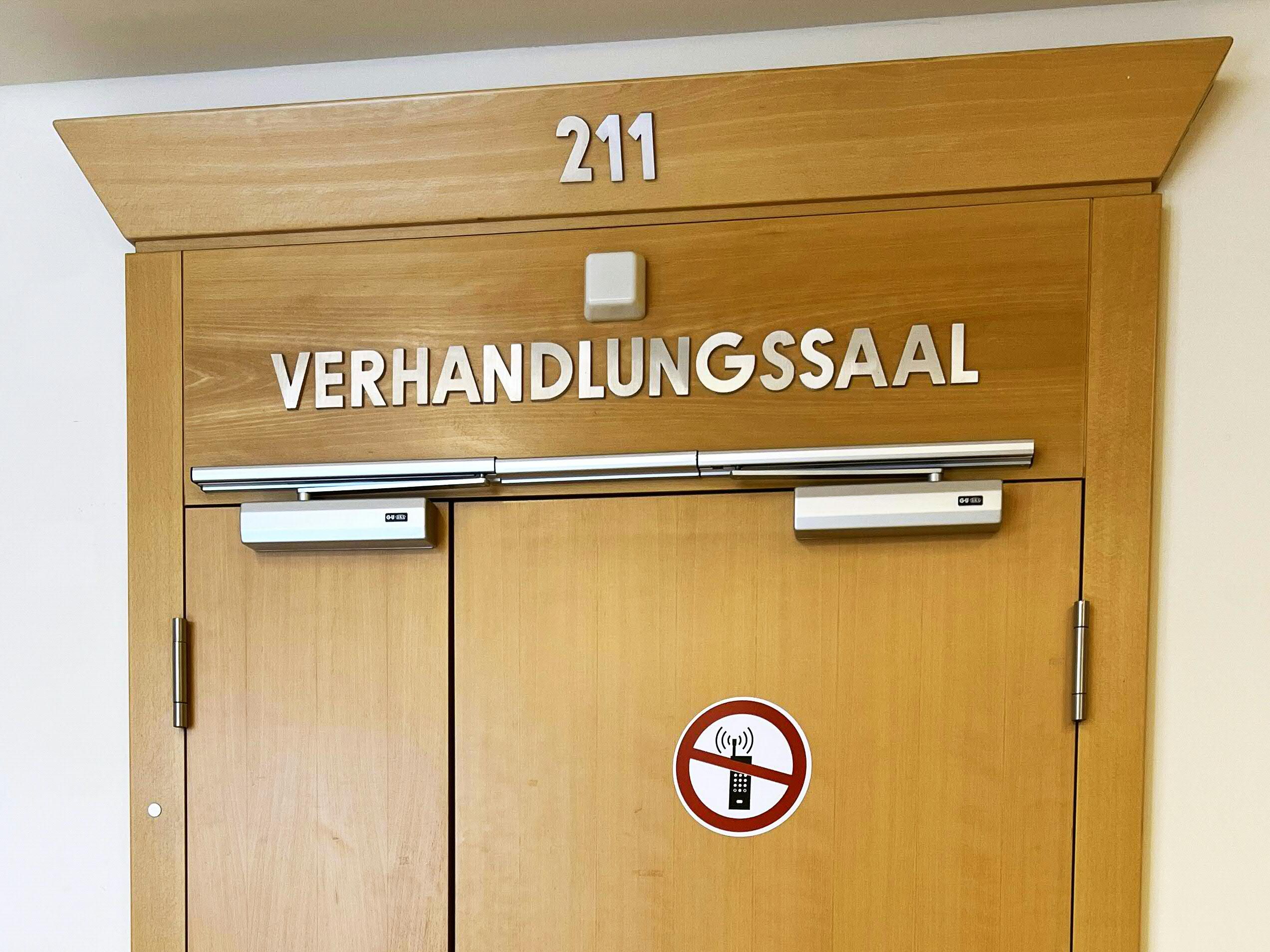 Wegen der Verleumdung eines Wiener Polizisten muss sich ein Mann vor Gericht verantworten. Wegen der Verleumdung eines Wiener Polizisten muss sich ein Mann vor Gericht verantworten.
