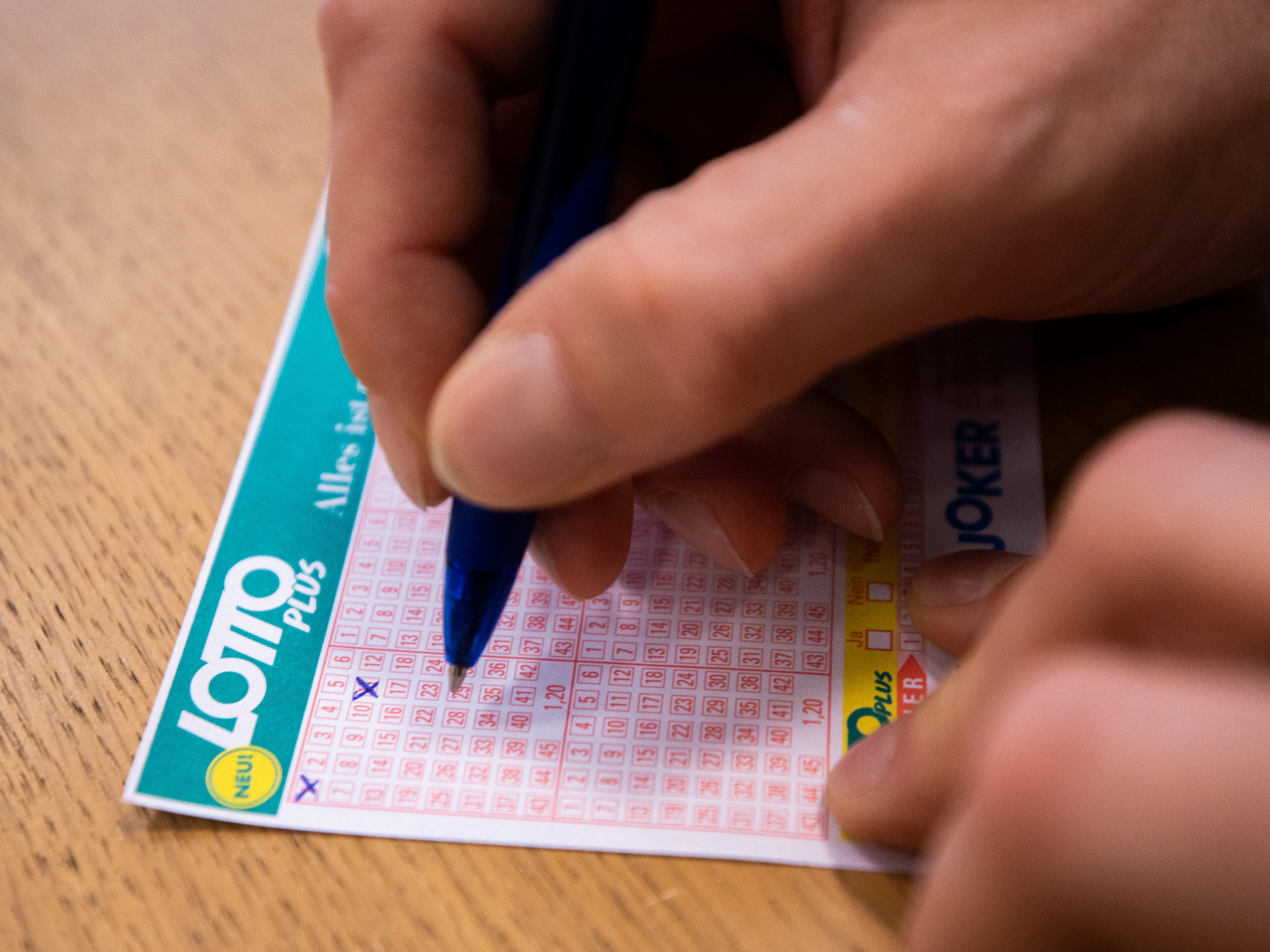 Bei der Lotto-Ziehung am Mittwoch warten 1,5 Millionen Euro auf den Jackpot-Gewinner. Bei der Lotto-Ziehung am Mittwoch warten 1,5 Millionen Euro auf den Jackpot-Gewinner.