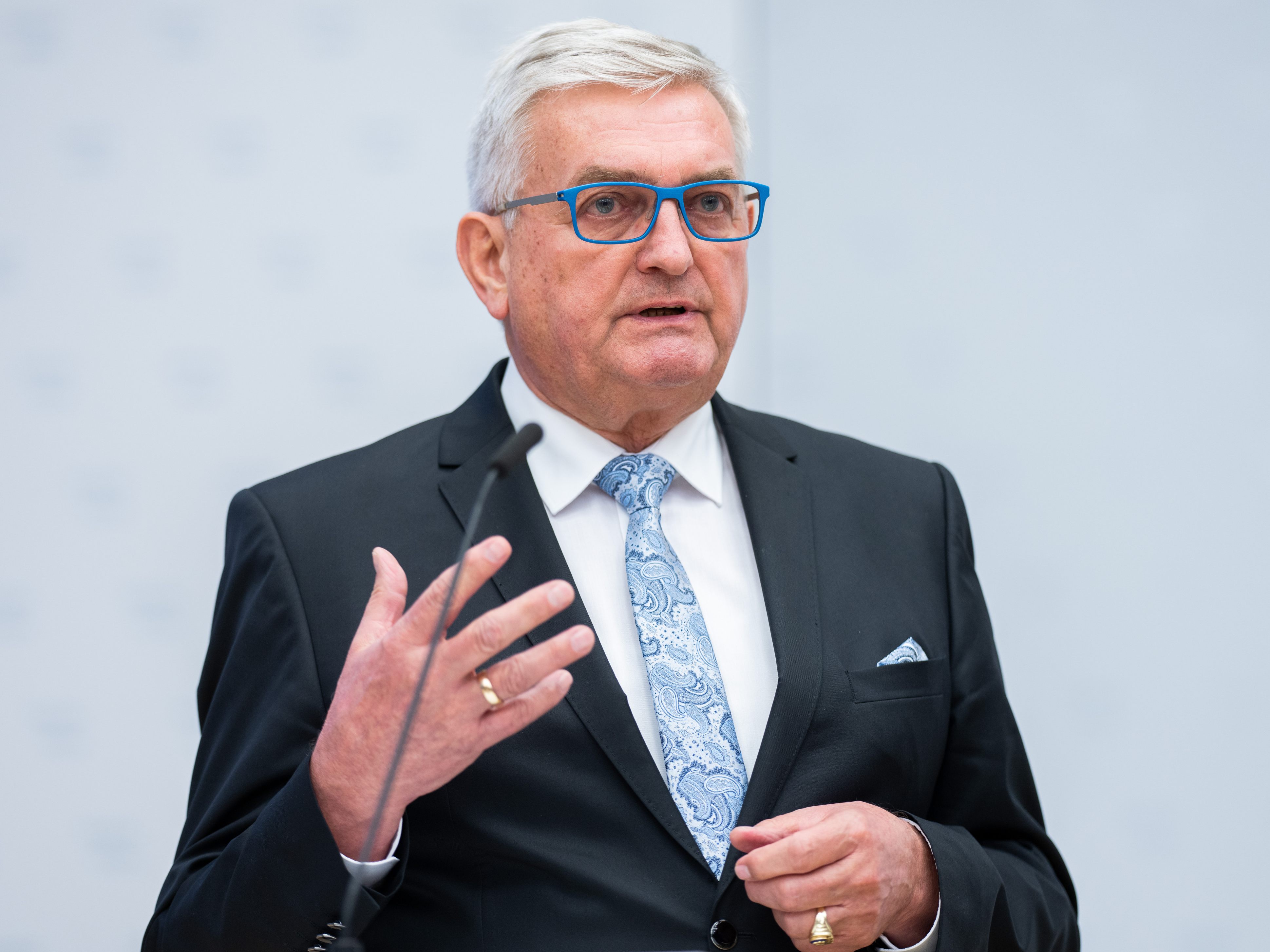 Der Rücktritt von Gemeindebundpräsident Alfred Riedl wird gefordert.