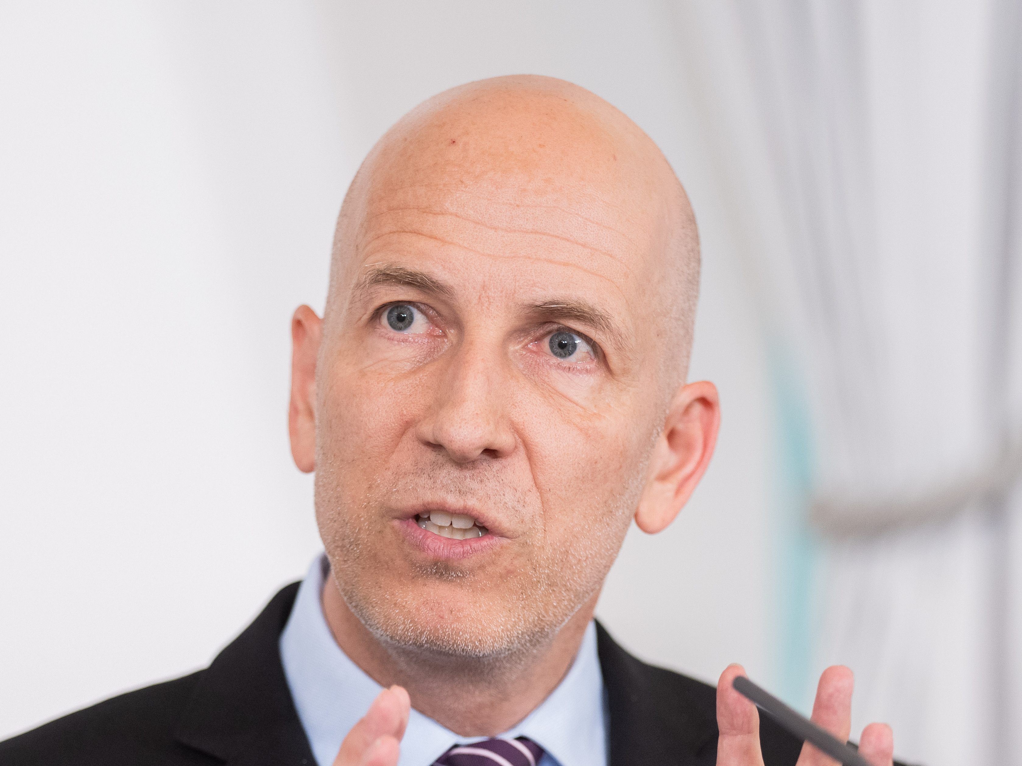 Arbeitsminister Martin Kocher (ÖVP) will die Bildungskarenz reformieren.