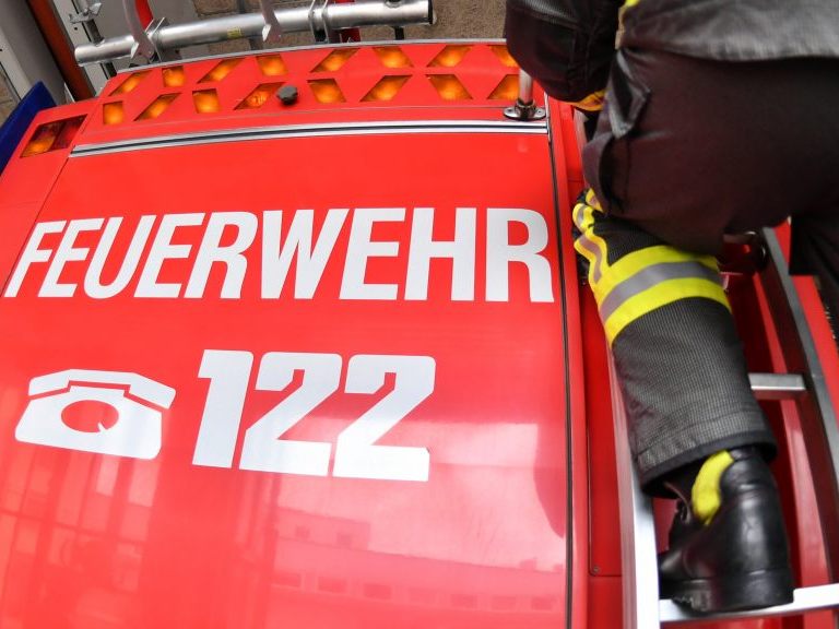 Im Bezirk Villach-Land in Kärnten kam es zu mehreren Murenabgängen, die zu Straßensperren und Häuserevakuierungen führten.