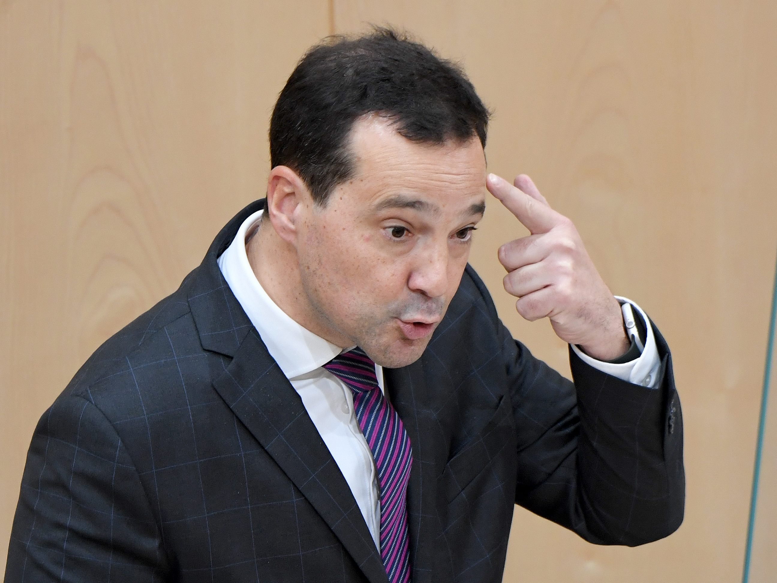 Der NEOS-Abgeordnete Loacker will eine "Pensionsrevolution".