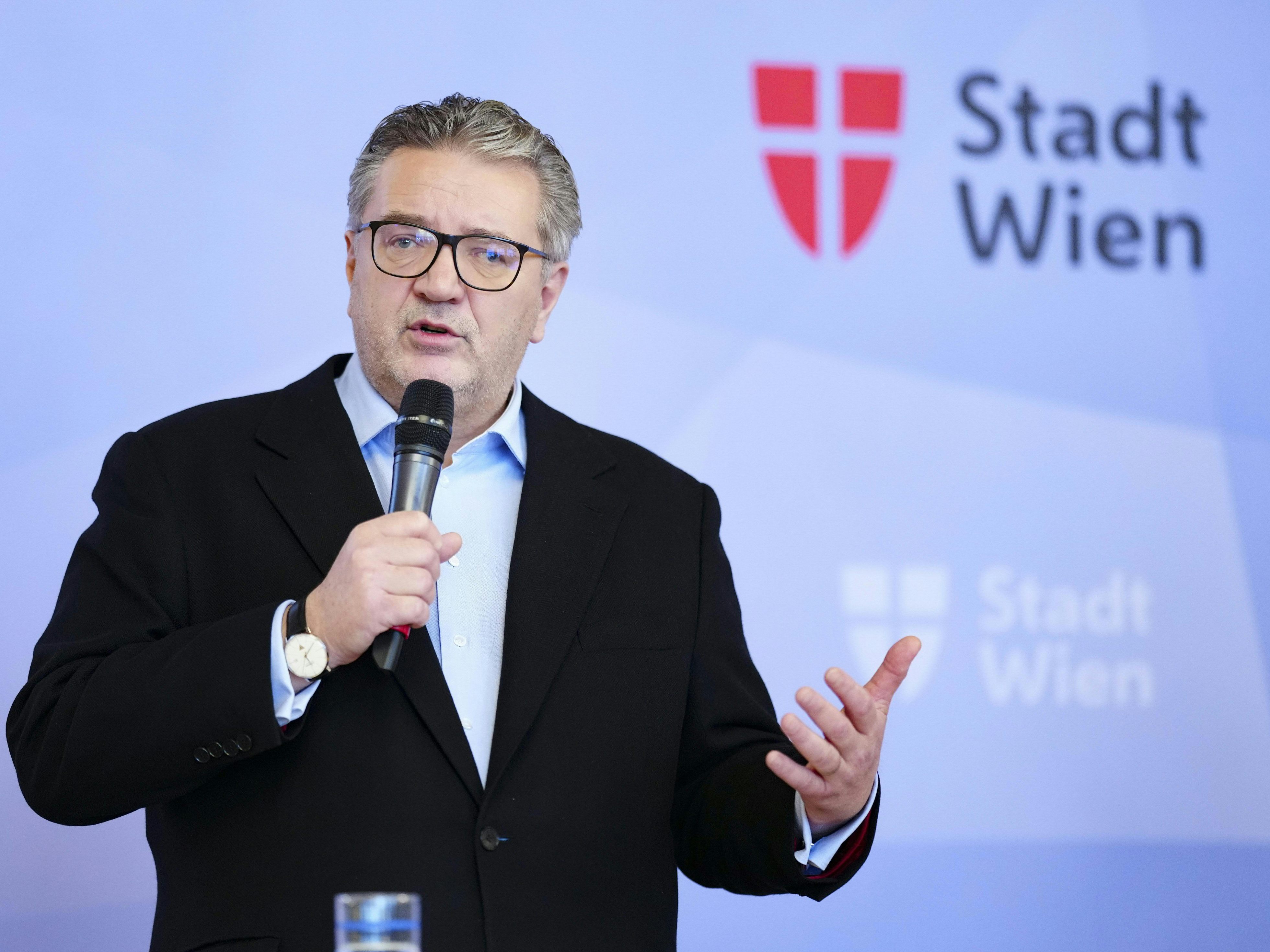 Gesundheitsstadtrat Peter Hacker (SPÖ) warnt vor einer weiteren Verschlechterung des Gesundheitssystems. Gesundheitsstadtrat Peter Hacker (SPÖ) warnt vor einer weiteren Verschlechterung des Gesundheitssystems.
