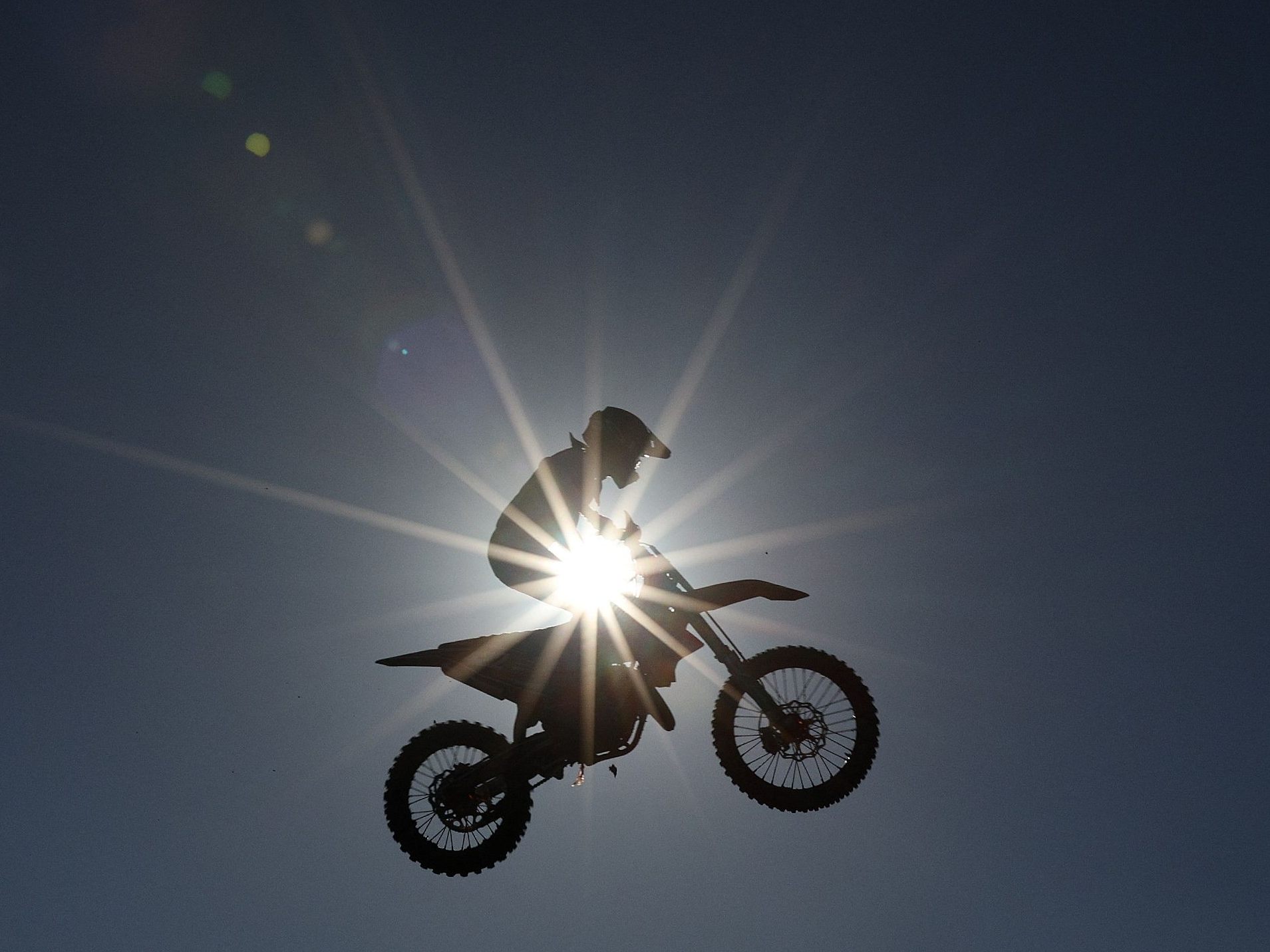 Bei einem Motocross-Unfall verletzte sich ein 9-Jähriger schwer am Kopf.