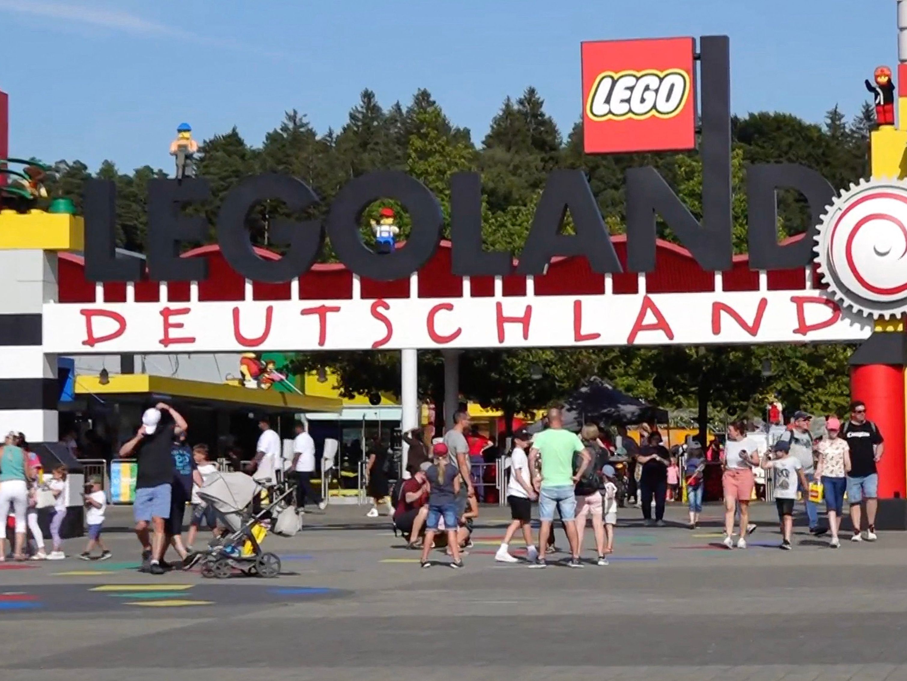 Nach dem Achterbahn-Unfall in Legoland-Deutschland laufen die Ermittlungen weiter.
