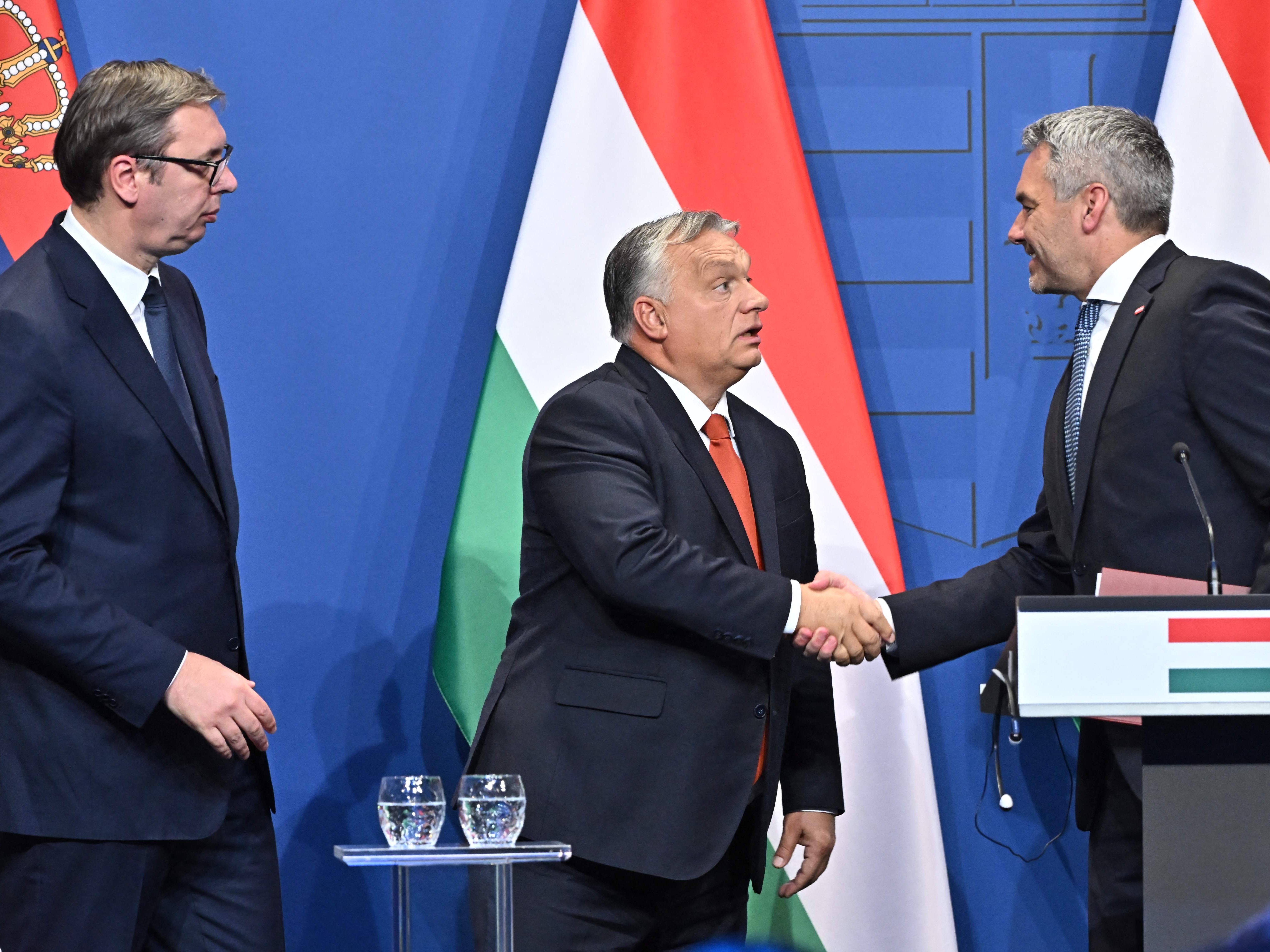 PK mit Nehammer, Orbán und Vučić gibt es auf VIENNA.at im Live-Stream zu sehen. PK mit Nehammer, Orbán und Vučić gibt es auf VIENNA.at im Live-Stream zu sehen.