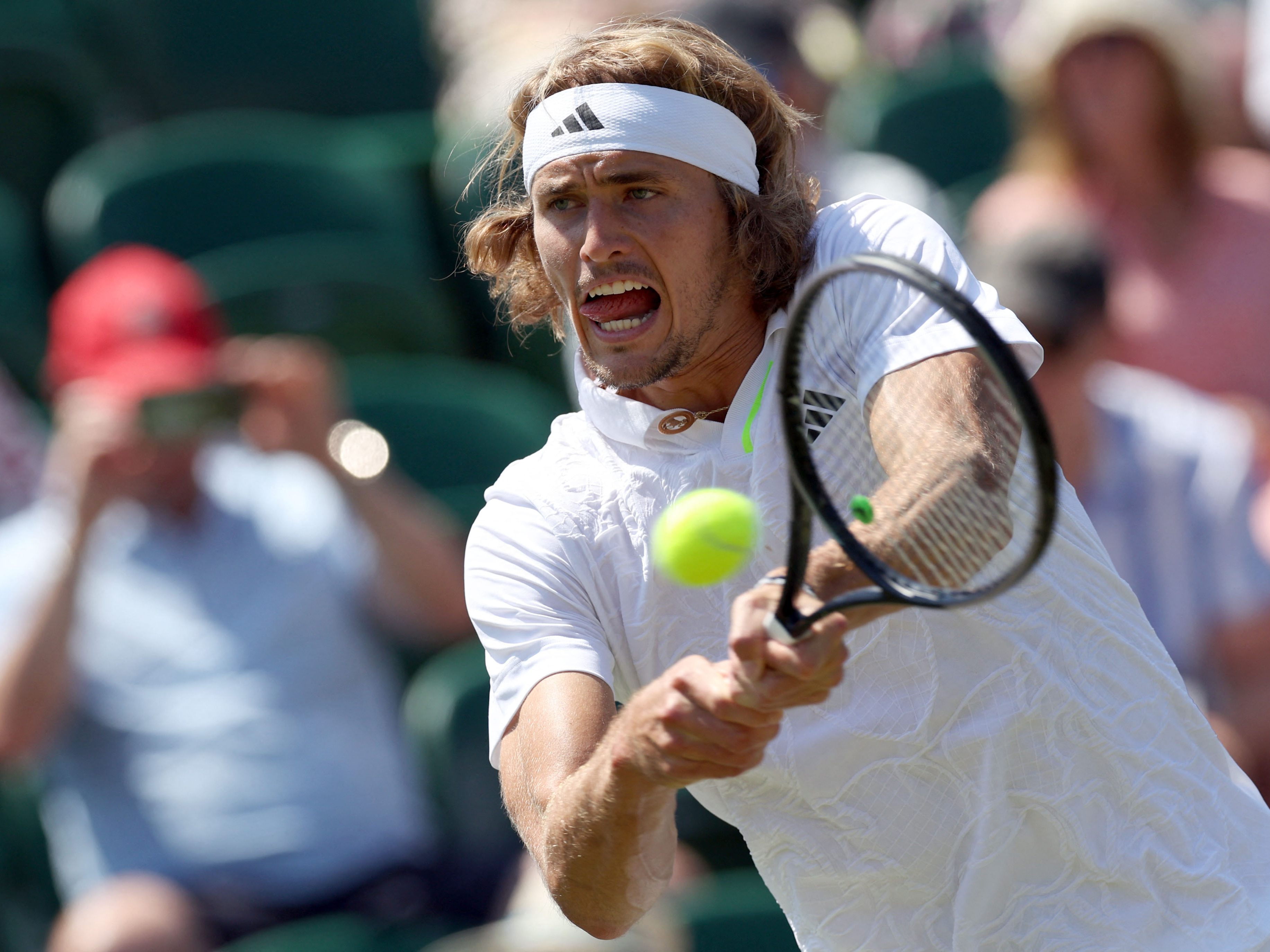 Zverev kritisiert eigenes Team. Zverev kritisiert eigenes Team.