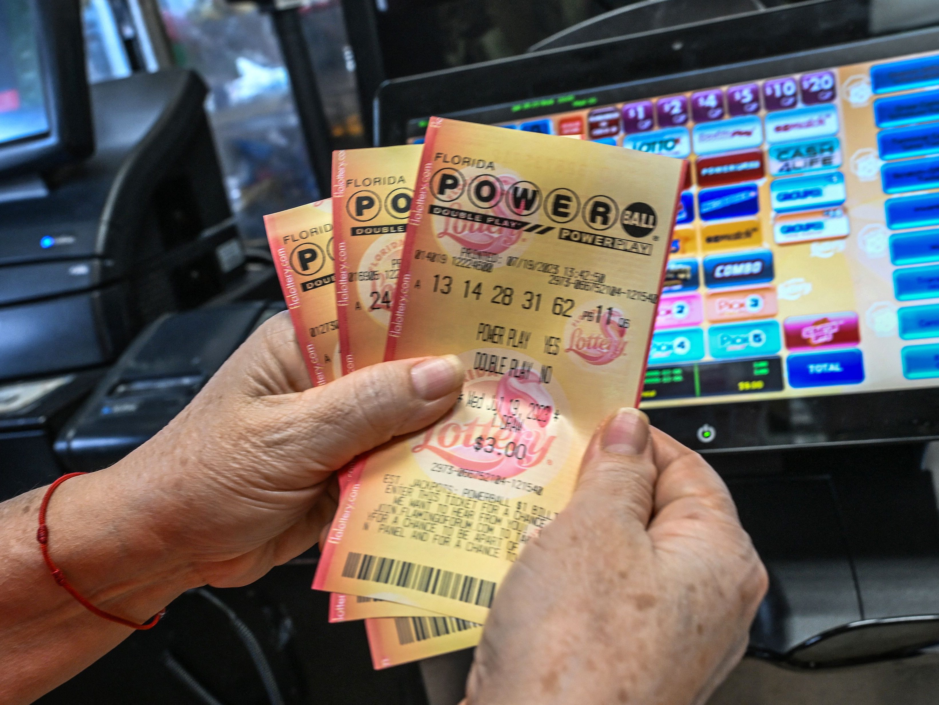 Ein Lottospieler in den USA knackt den Jackpot von einer Milliarde US-Dollar. Ein Lottospieler in den USA knackt den Jackpot von einer Milliarde US-Dollar.
