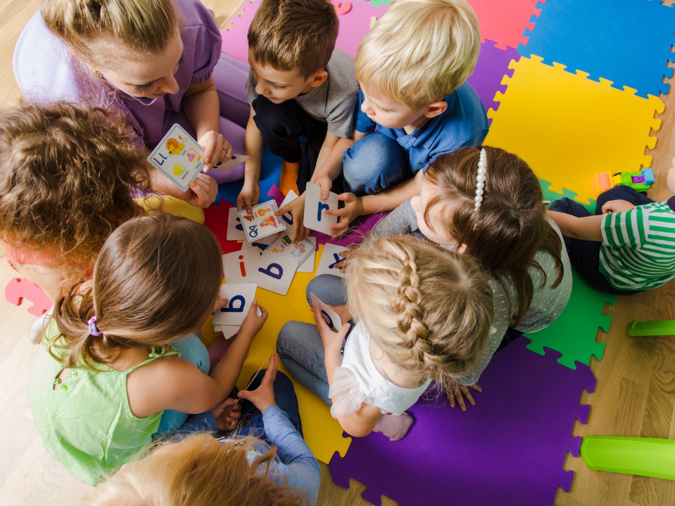 Ein Mini-Roboter in Kärnten vertritt ein Kindergartenkind.