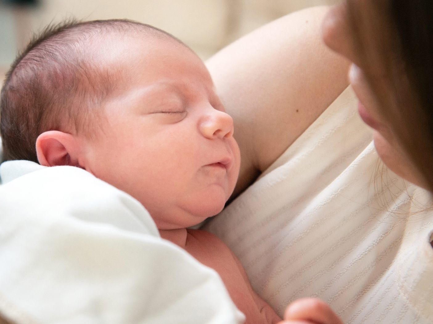 2022 kam fast jedes dritte Baby per Kaiserschnitt zur Welt. 2022 kam fast jedes dritte Baby per Kaiserschnitt zur Welt.
