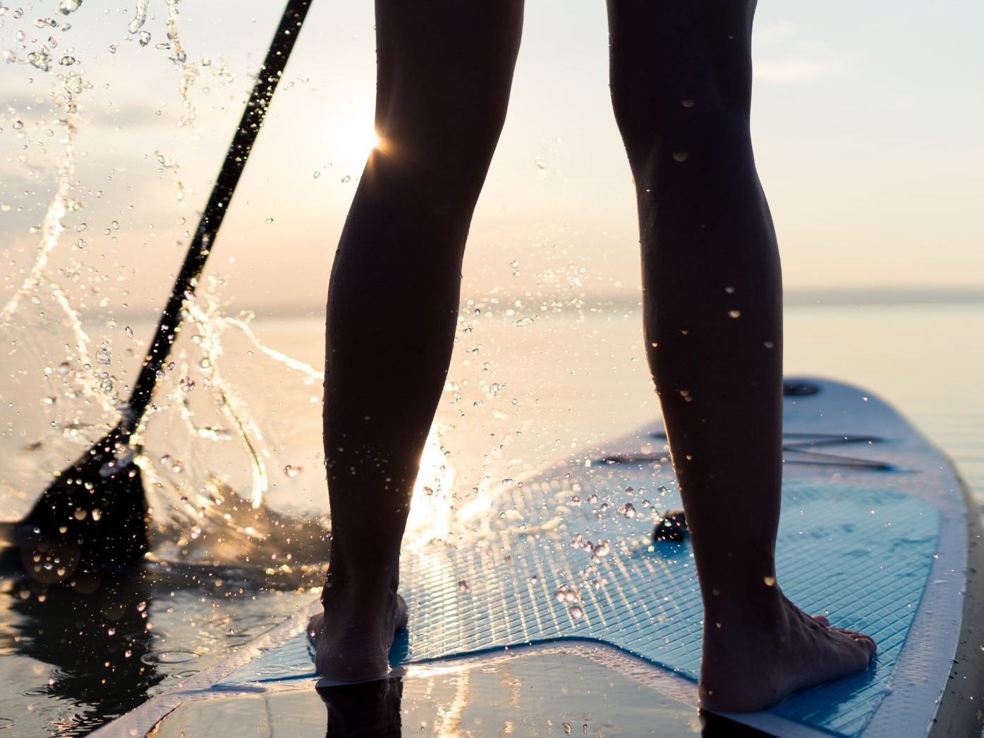 Eine Frau rettete einen 39-Jährigen mit ihrem Stand-Up-Paddle vor dem Ertrinken.