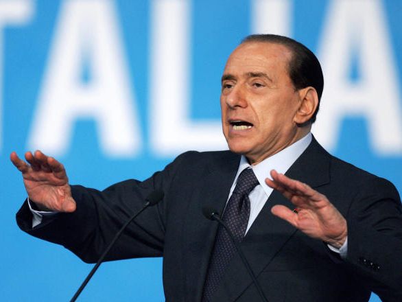 Berlusconi war für seine Skandale und sein Vermögen berühmt-berüchtigt. Berlusconi war für seine Skandale und sein Vermögen berühmt-berüchtigt.