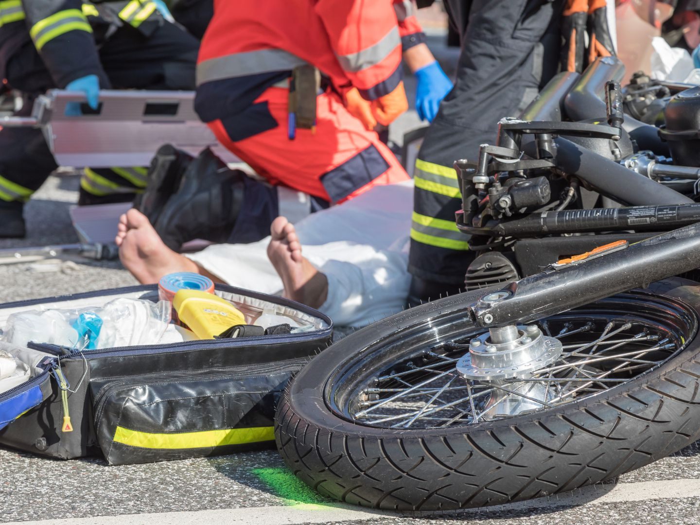 Ein zwölfjähriger Motorradlenker wurde bei einem Frontal-Zusammenstoß mit einem PKW schwer verletzt.
