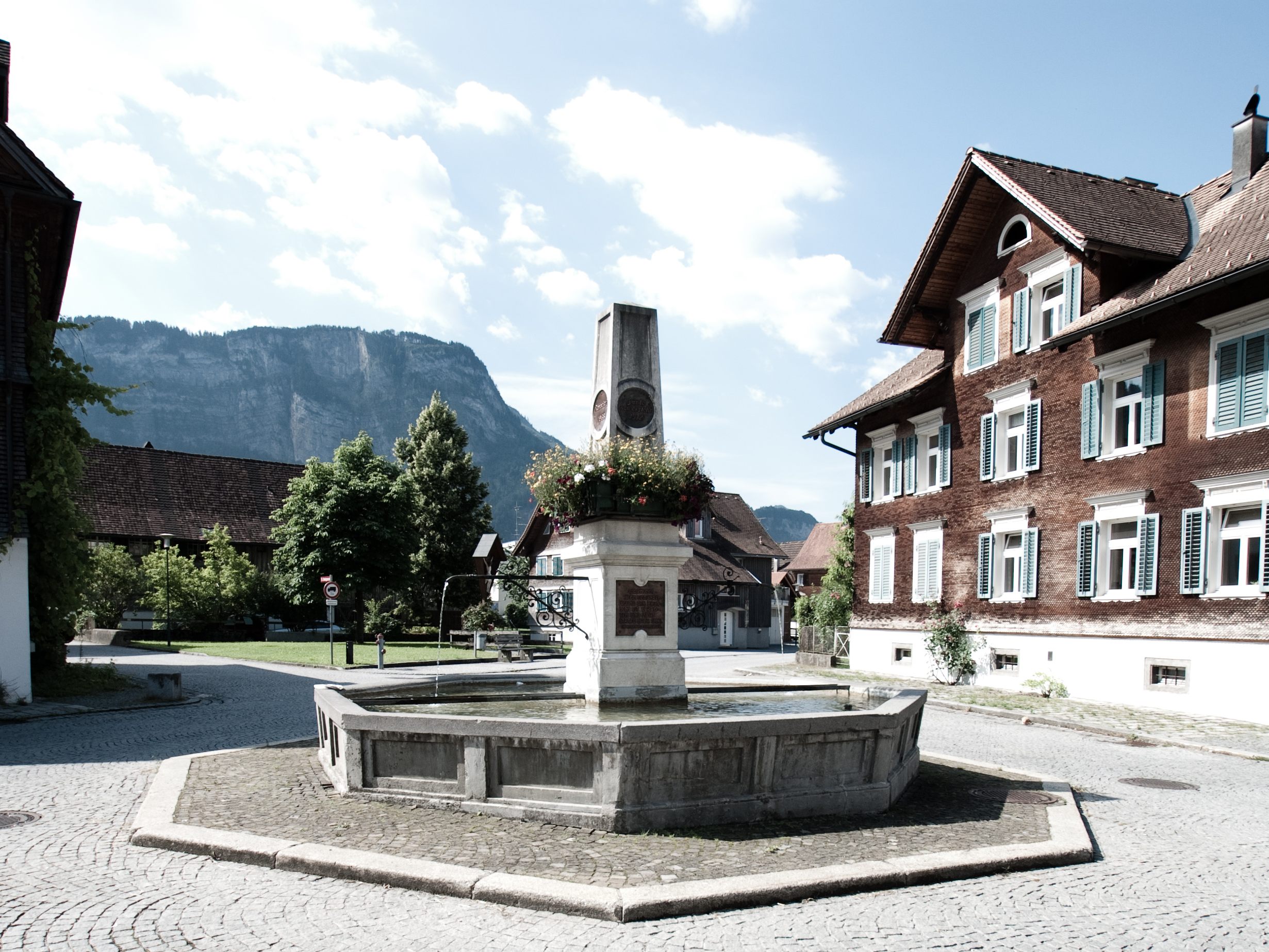 Neben den Trinkbrunnen gibt es in Dornbirn rund 120 öffentliche oder private Laufbrunnen, Großteils mit Trinkwasserqualität. Neben den Trinkbrunnen gibt es in Dornbirn rund 120 öffentliche oder private Laufbrunnen, Großteils mit Trinkwasserqualität.