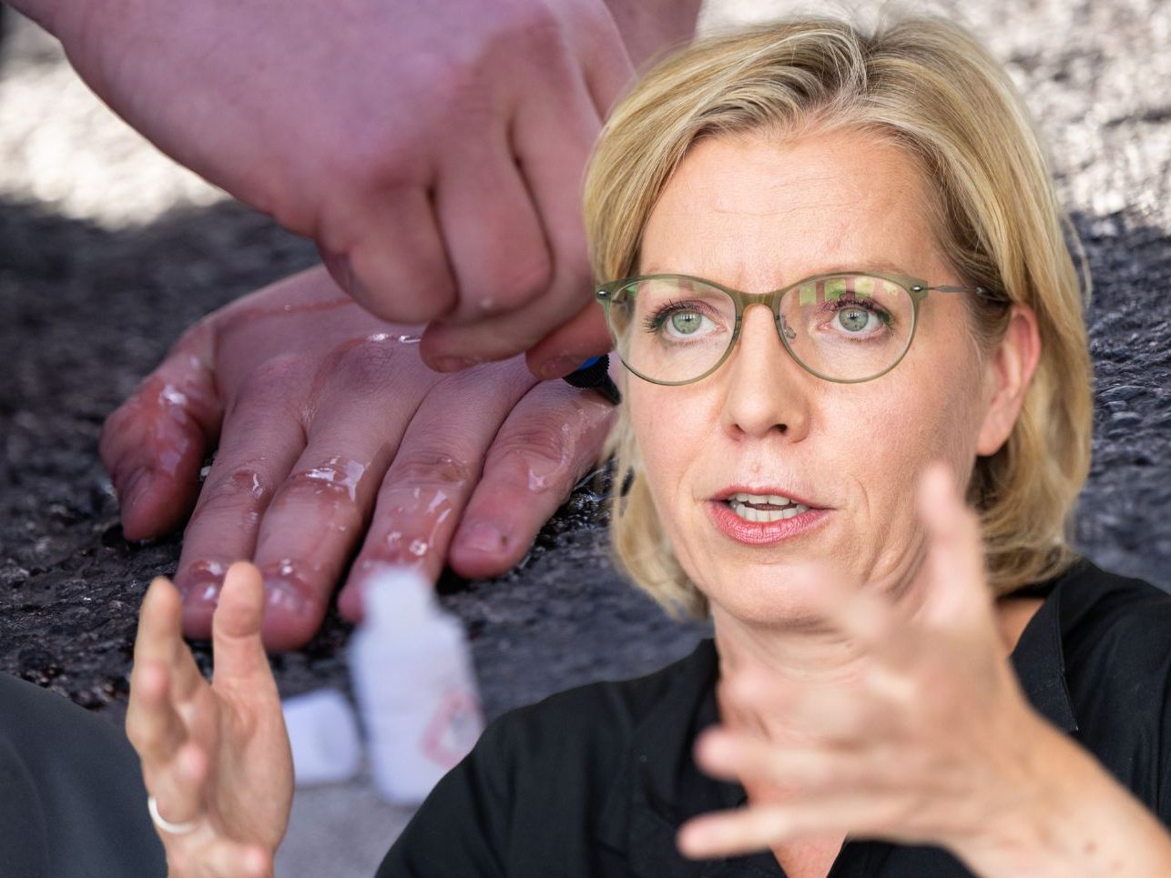 Ministerin Gewessler schießt scharf gegen Kanzler Nehammerl. Ministerin Gewessler schießt scharf gegen Kanzler Nehammerl.