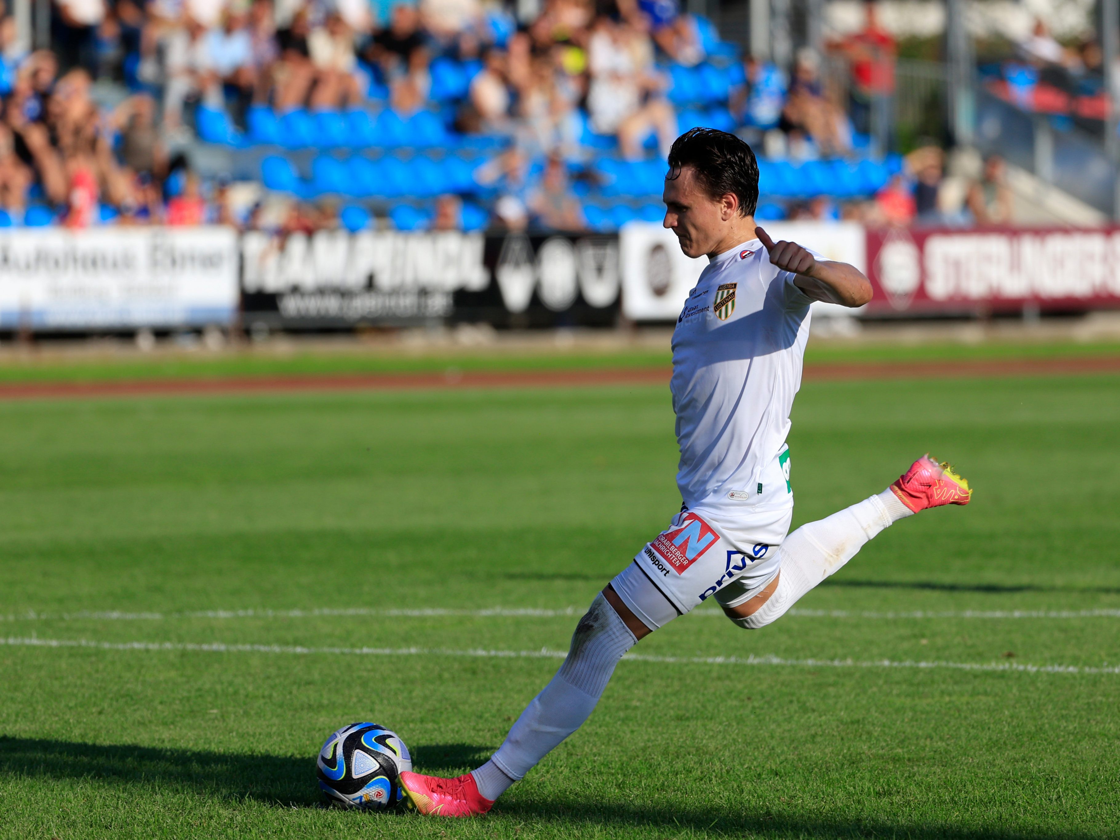 Lukas Fridrikas verwandelte den Elfmeter sicher zum 2:2.