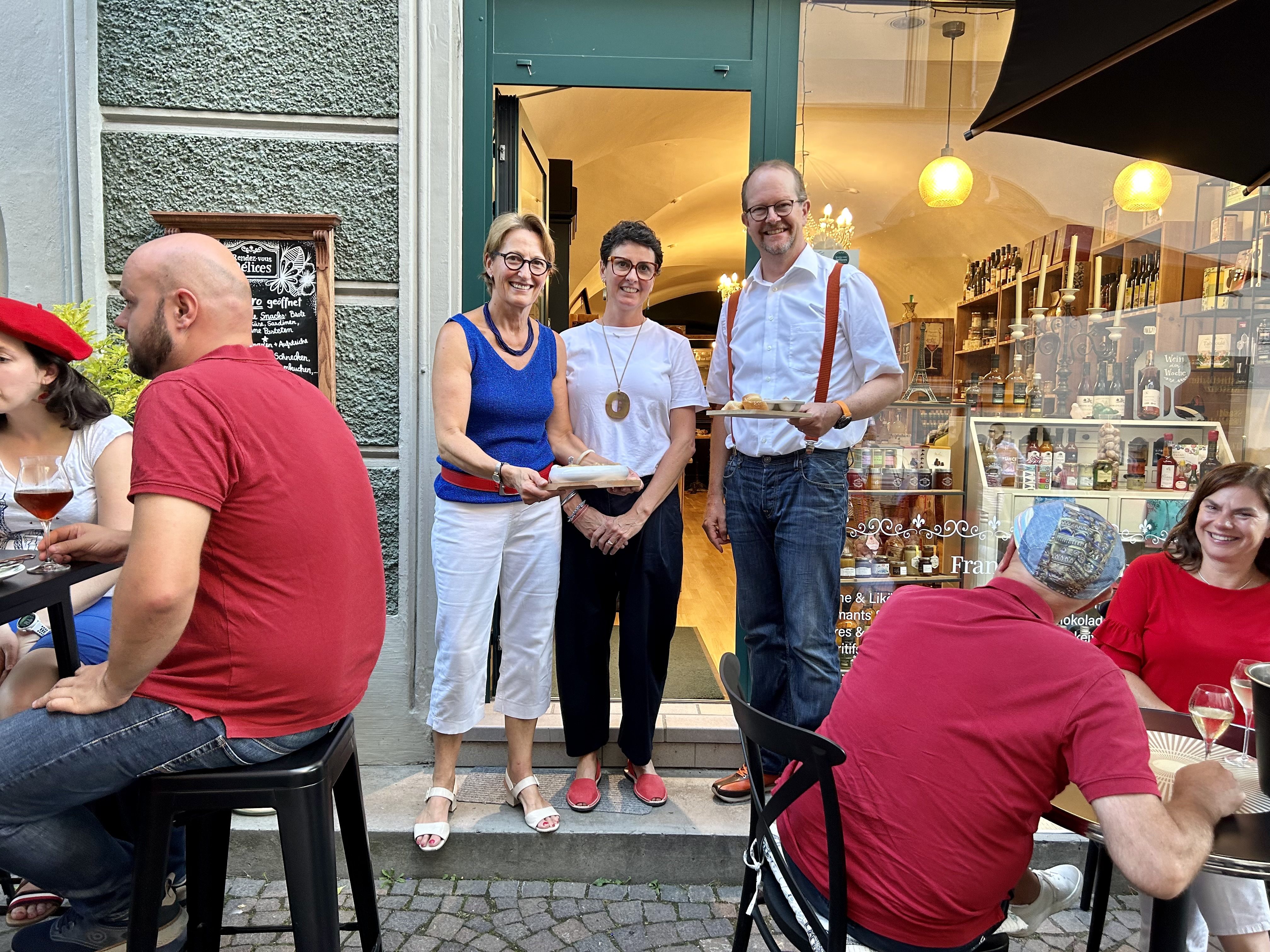 Hélène, Albane und Christian zauberten