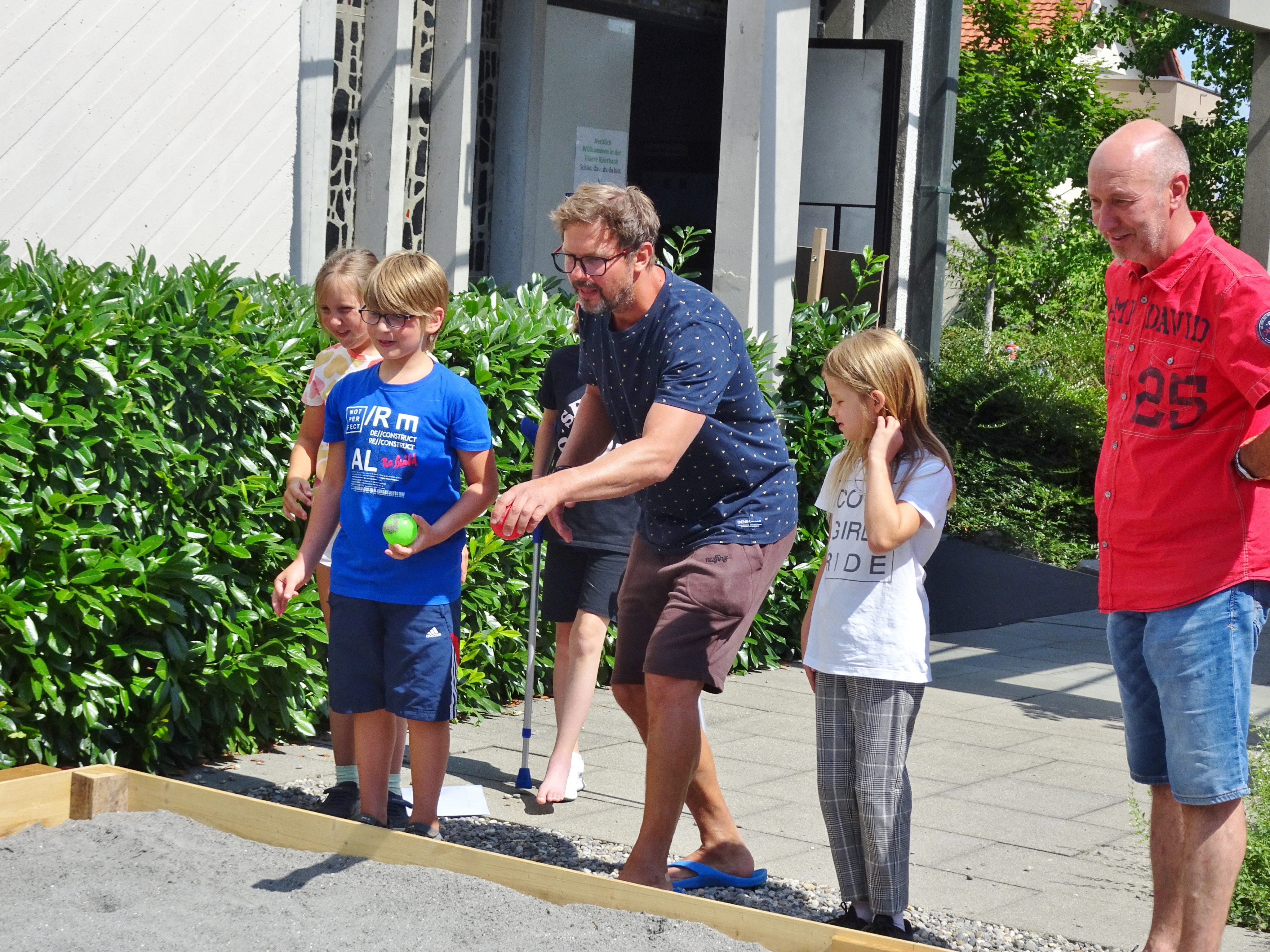 Der Spiele-Parkour in der Rohrbacher Pfarre bietet Spaß für Groß und Klein. Der Spiele-Parkour in der Rohrbacher Pfarre bietet Spaß für Groß und Klein.
