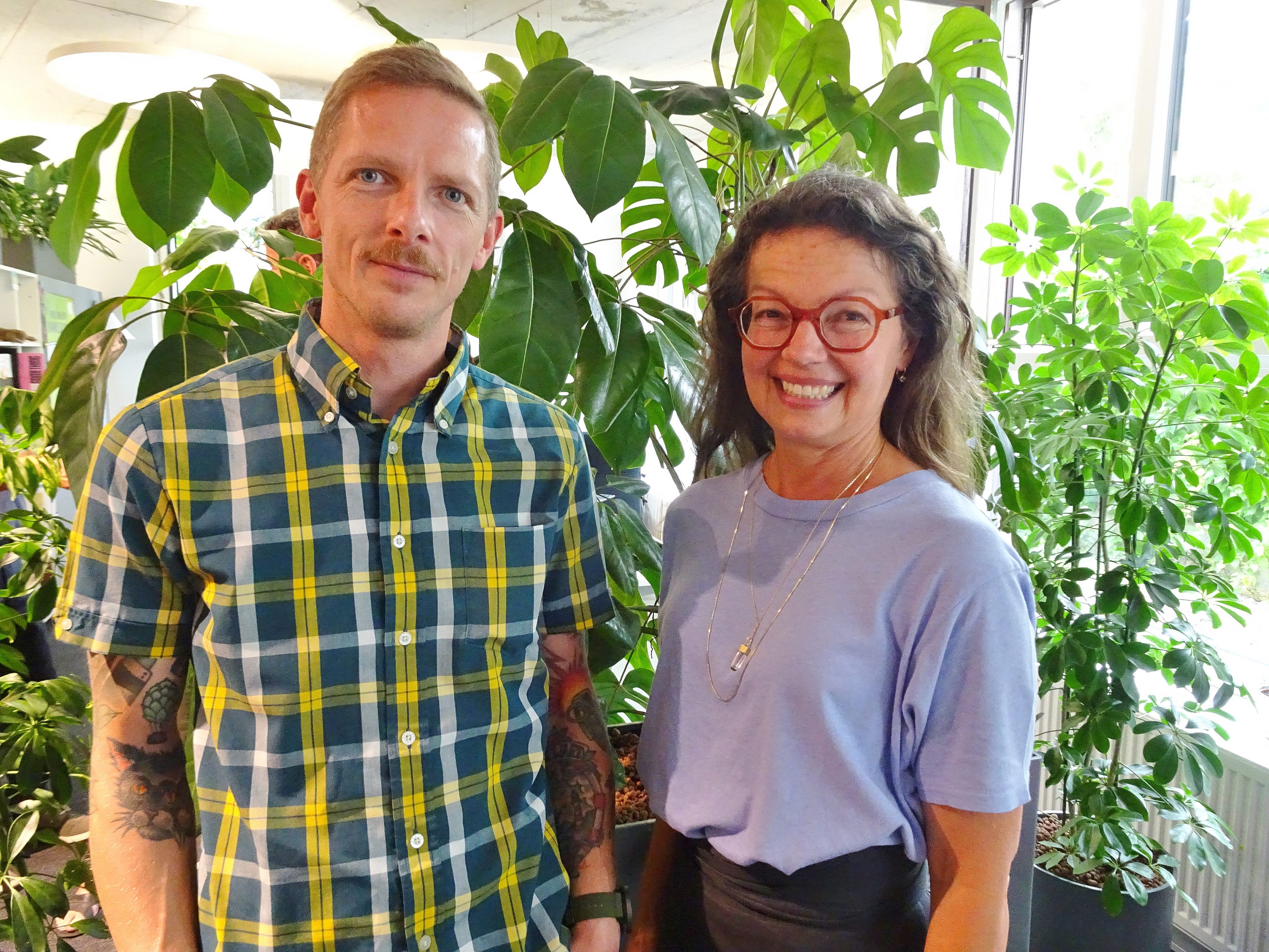Der neue aha-GF Simon Kresser mit Monika Paterno, die 26 Jahre lang der Jugendeindrichtung mit viel Herzblut verbunden war. Der neue aha-GF Simon Kresser mit Monika Paterno, die 26 Jahre lang der Jugendeindrichtung mit viel Herzblut verbunden war.